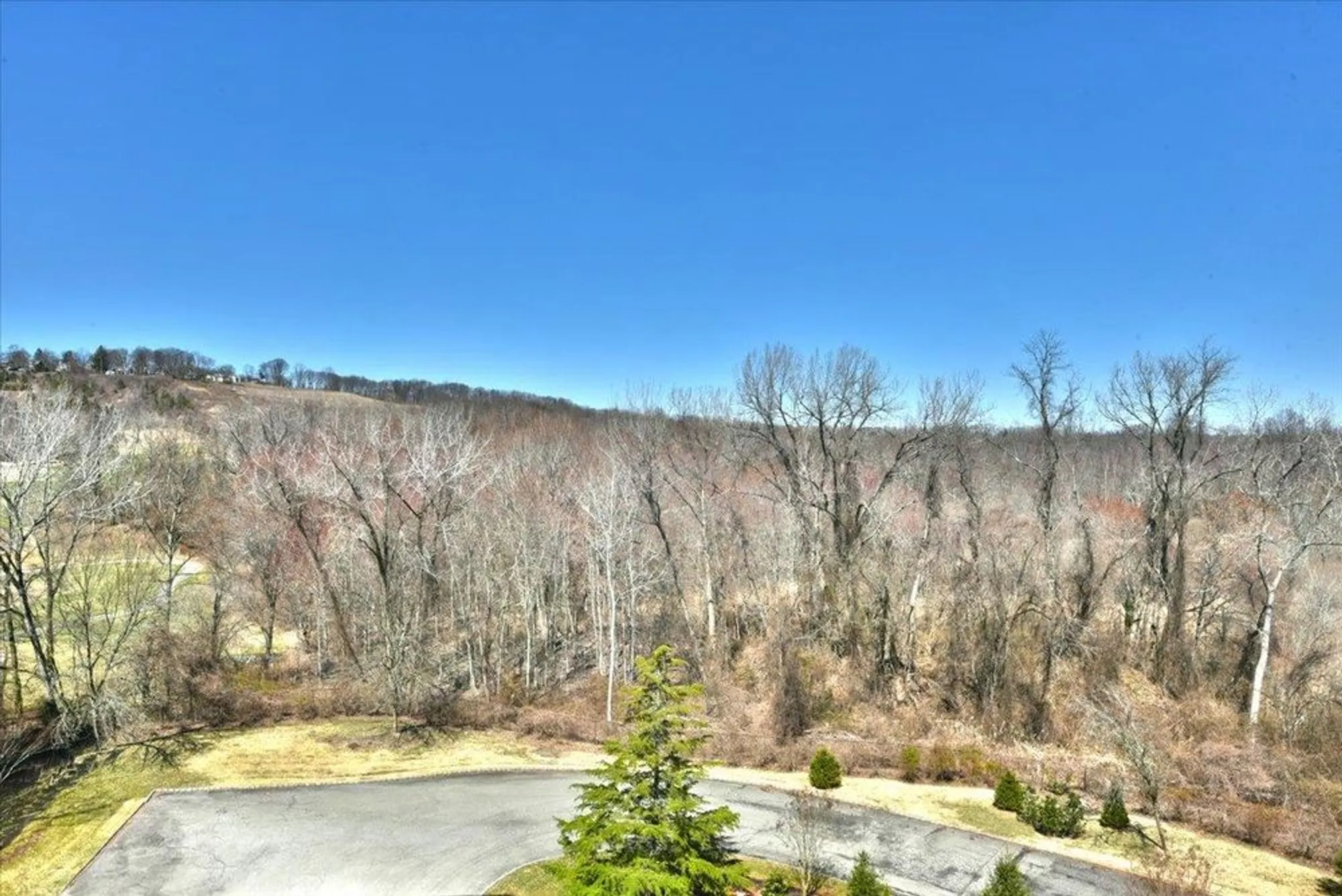 Property Slideshow image 21 of 27 | 100 harbor view dr 439, Port Washington, NY, 11050