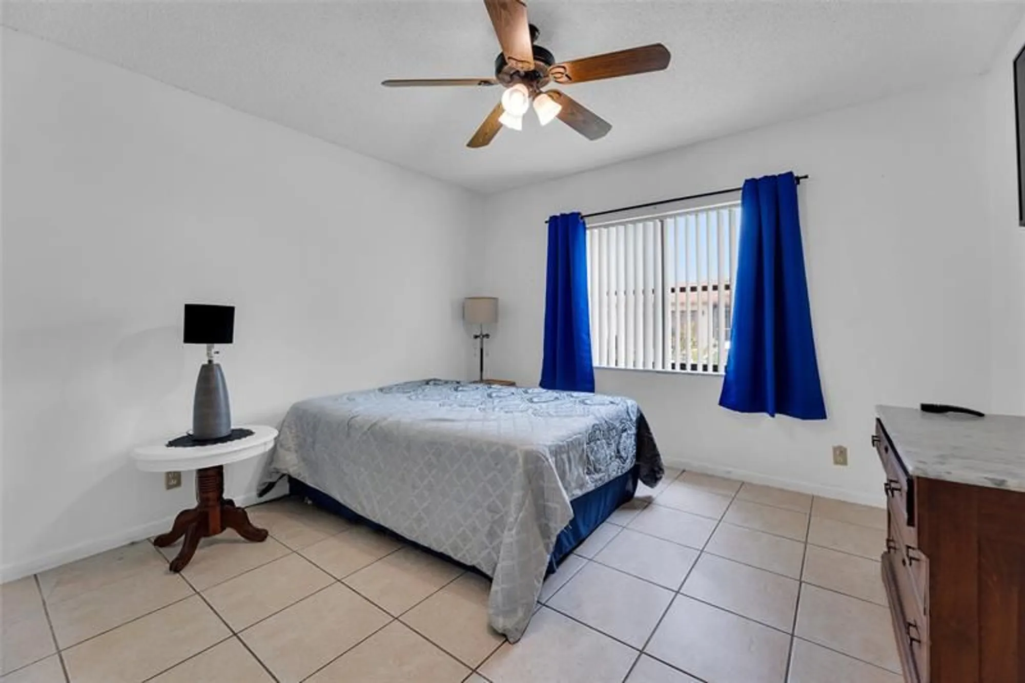 Property Slideshow image 8 of 50 | 9802 nw 75th ct, Tamarac, FL, 33321