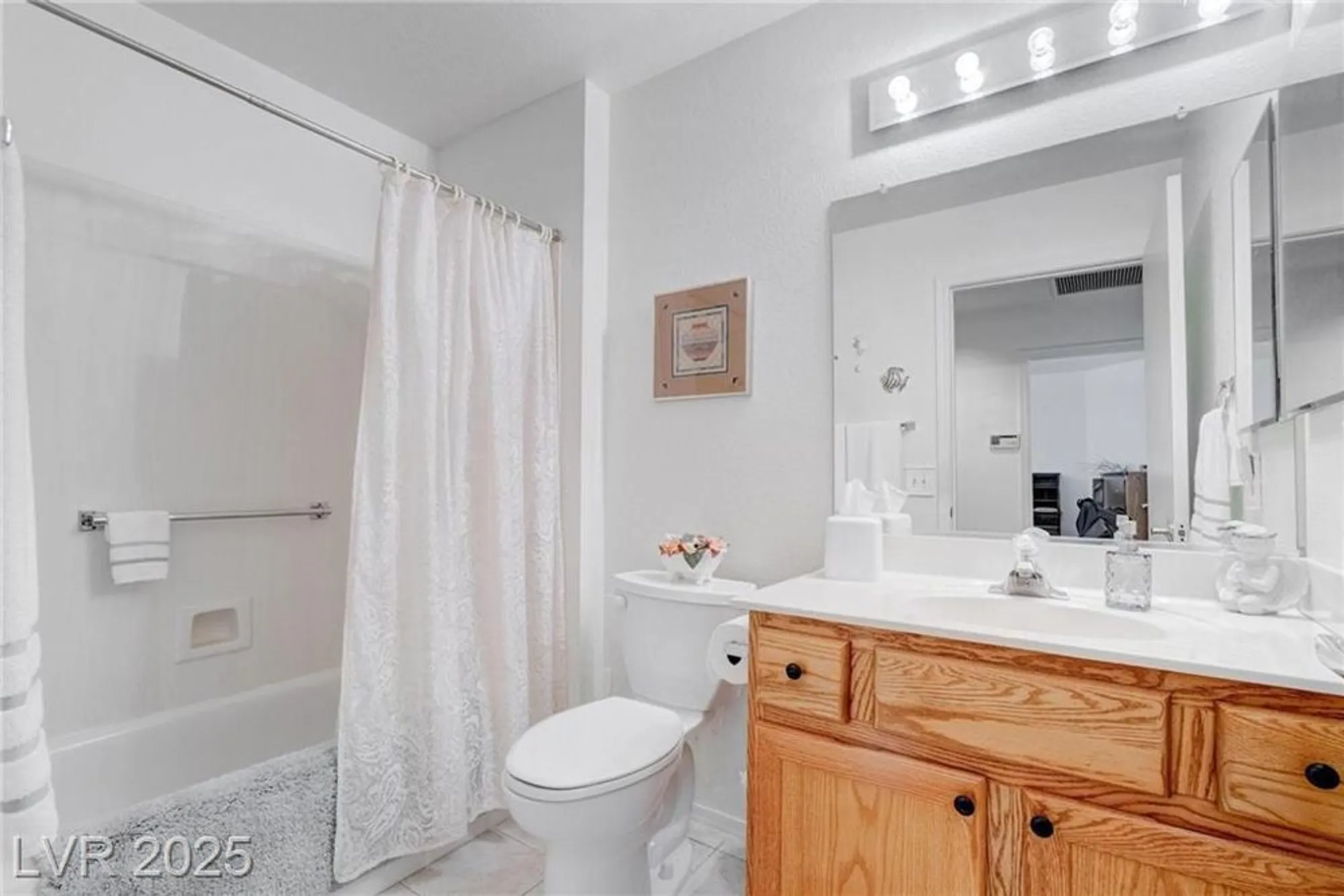 Property Slideshow image 36 of 42 | 2541 desert glen dr, Las Vegas, NV, 89134