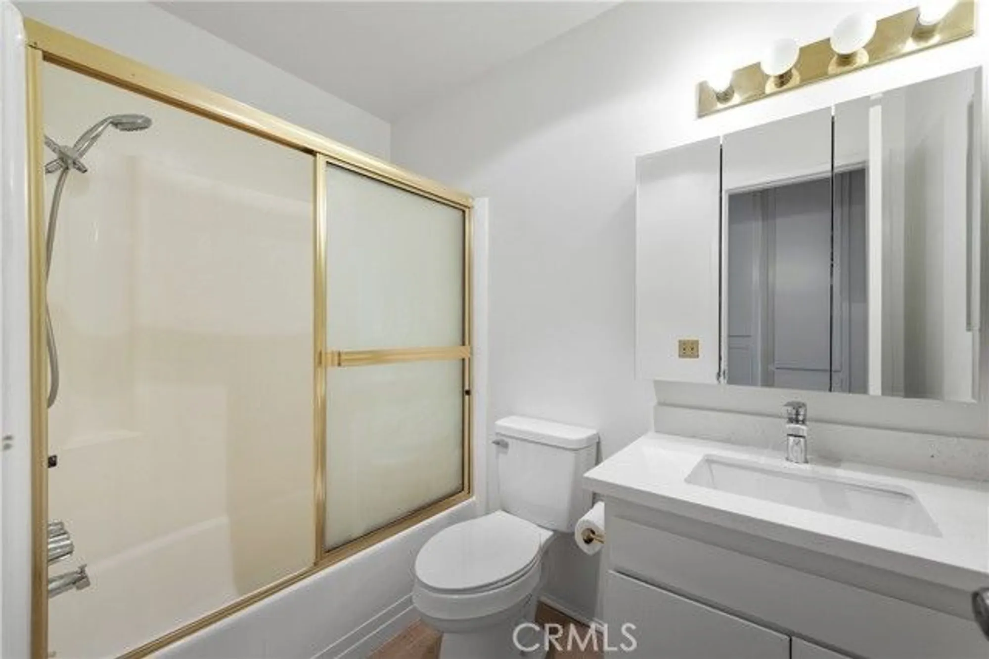 Property Slideshow image 16 of 41 | 19828 spanish oak dr, Newhall, CA, 91321