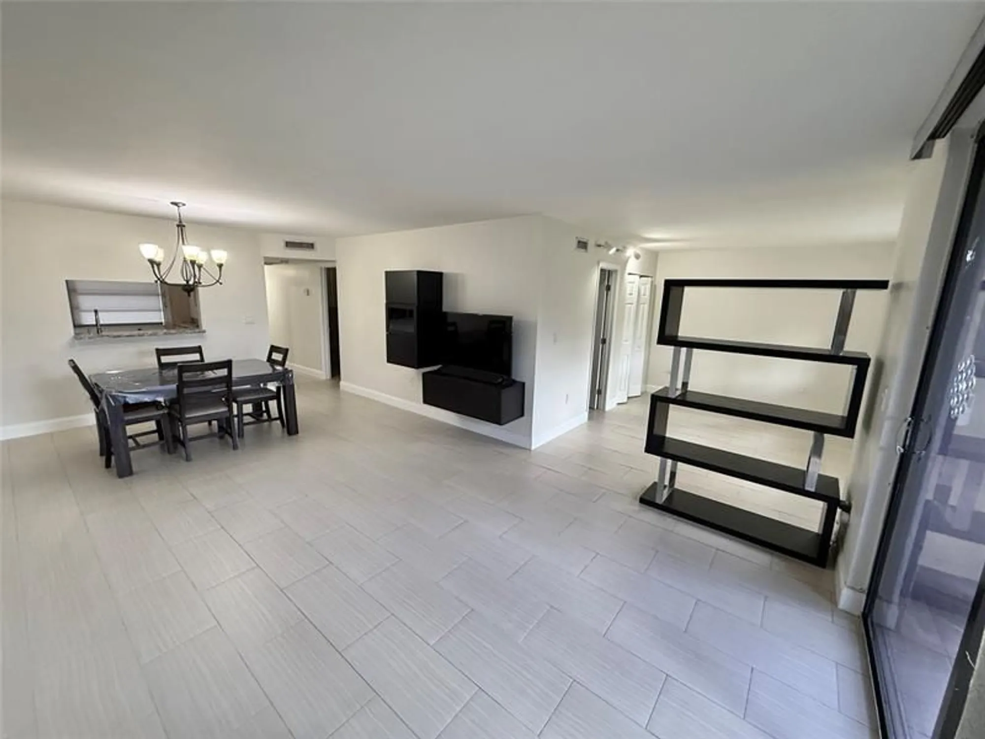 Property Slideshow image 4 of 21 | 1001 colony point cir apt 107, Pembroke Pines, FL, 33026