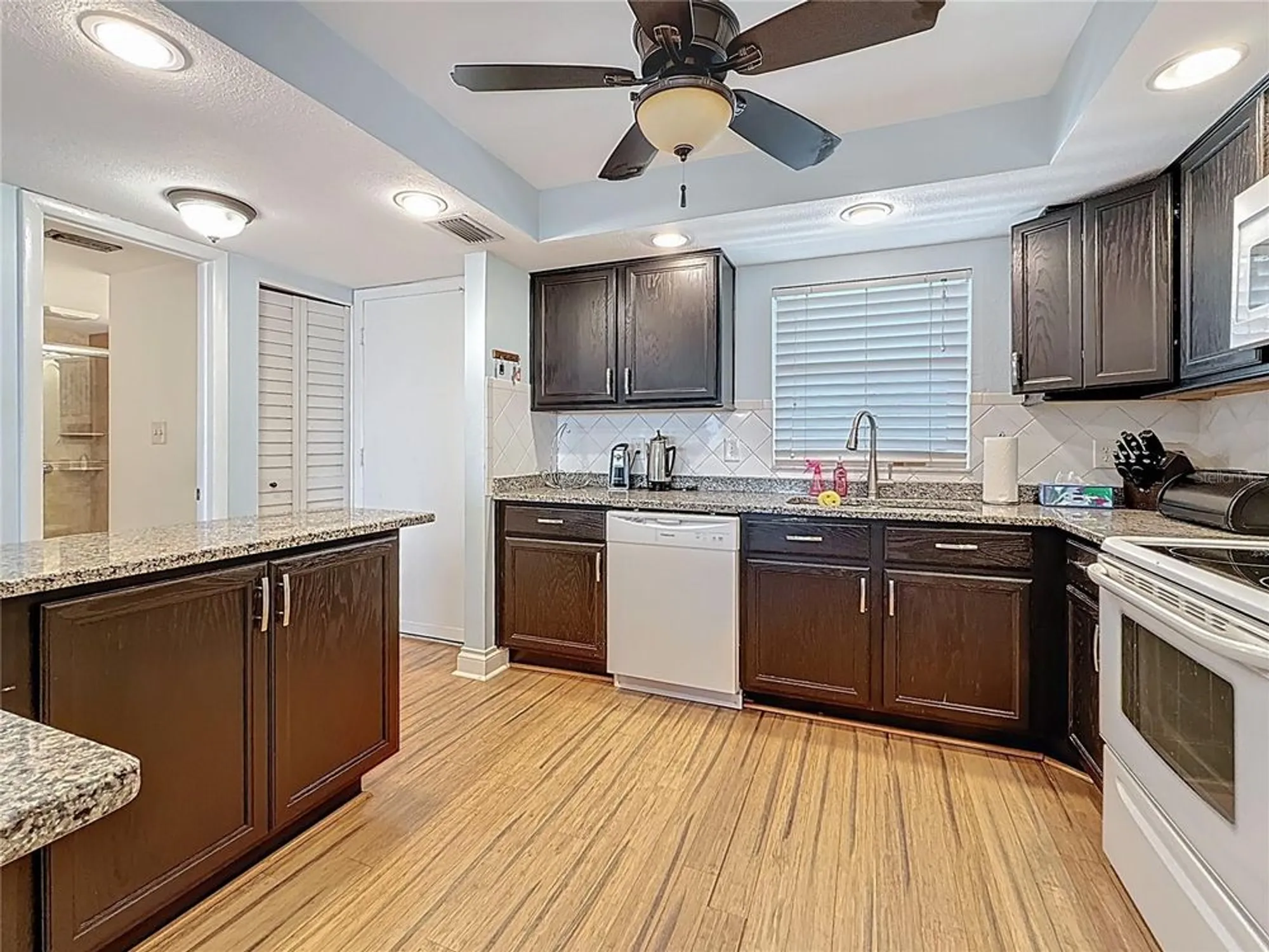 Property Slideshow image 17 of 61 | 4725 cove cir apt 908, St Petersburg, FL, 33708