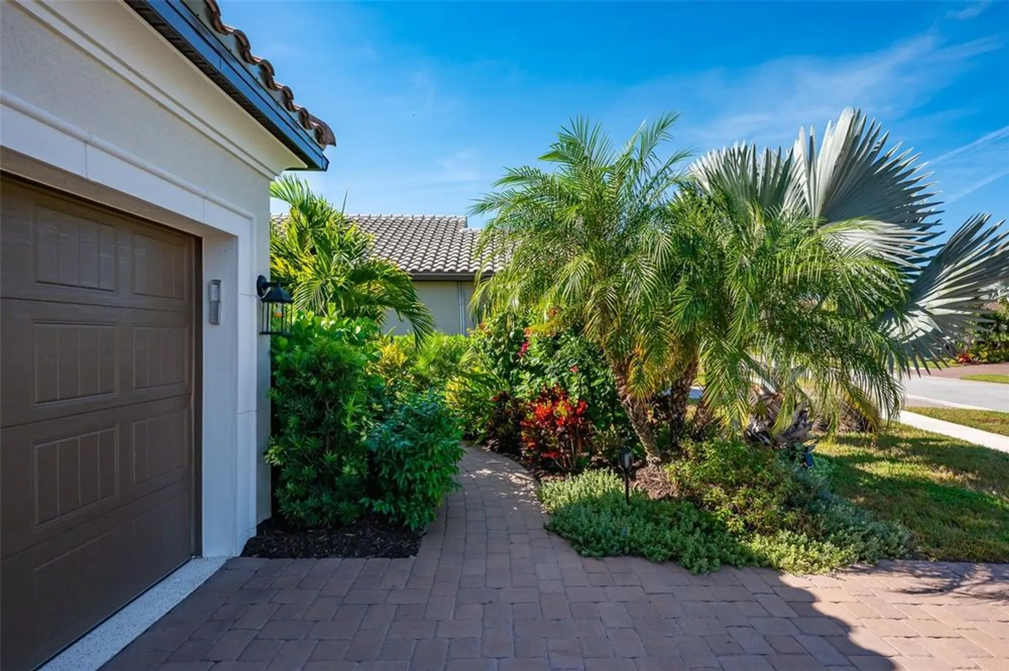 Property Slideshow image 3 of 99 | 5451 lago maggio st, Sarasota, FL, 34238
