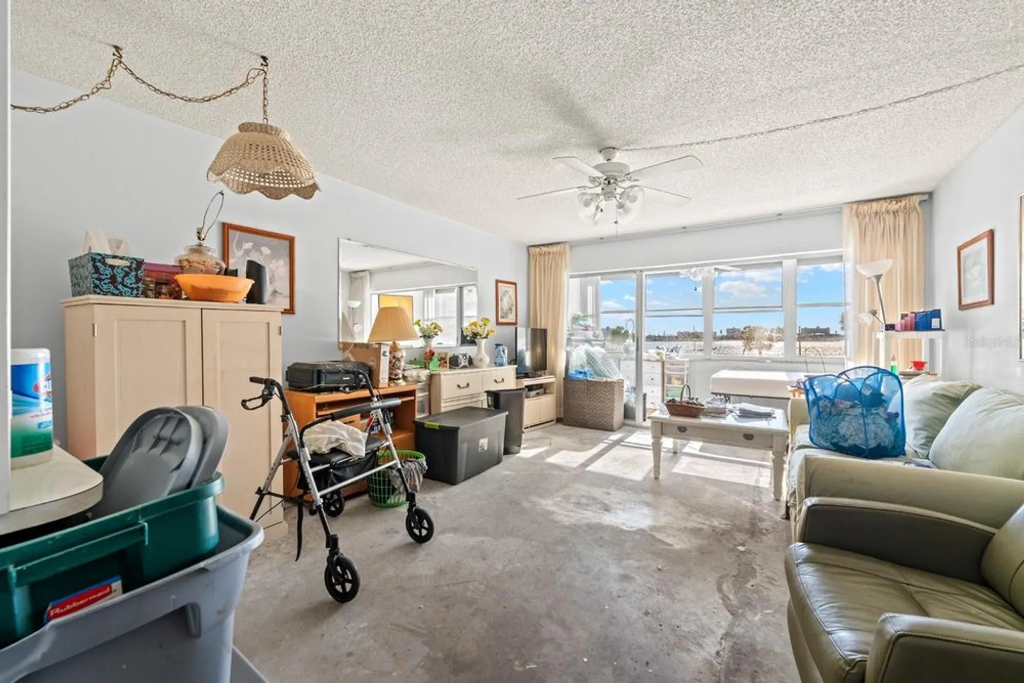 Property Slideshow image 9 of 24 | 4550 cove cir apt 305, St Petersburg, FL, 33708