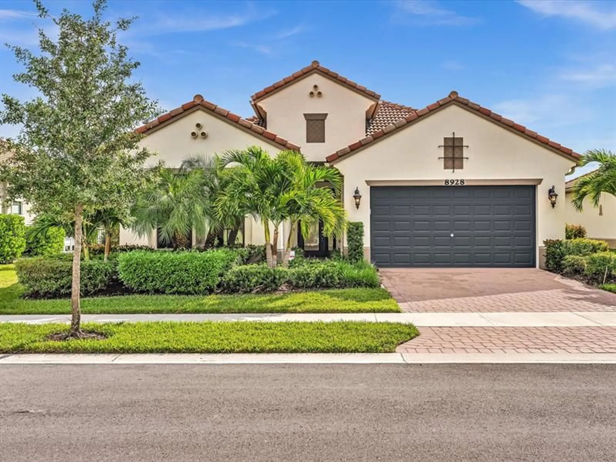 Property Slideshow image 1 of 98 | 8928 bastille cir e, Parkland, FL, 33076