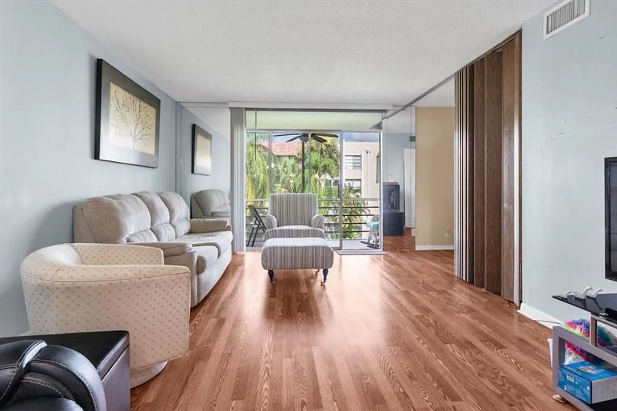 Property Slideshow image 11 of 43 | 3776 inverrary blvd 308r, Lauderhill, FL, 33319