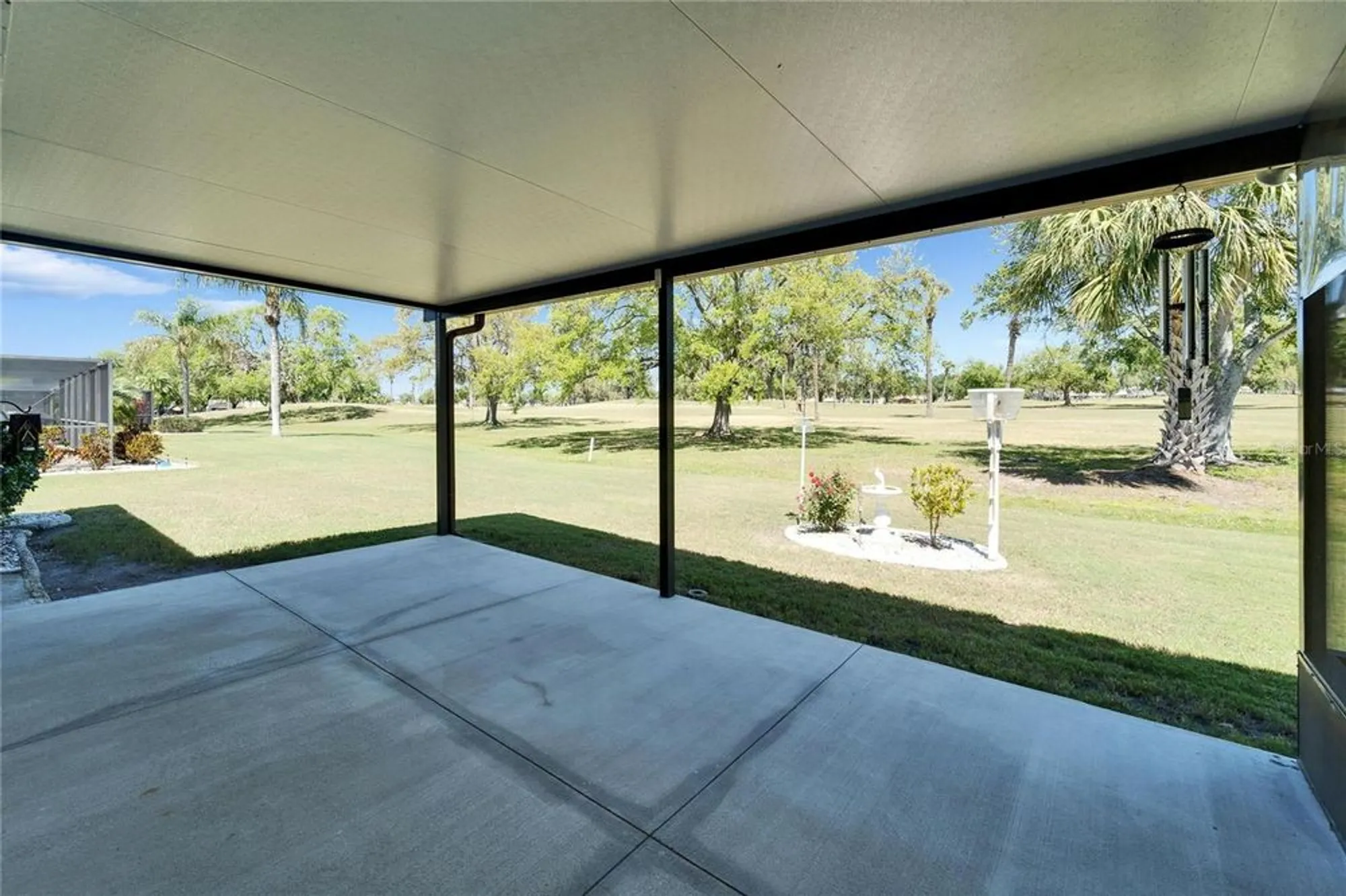 Property Slideshow image 48 of 79 | 2007 east view dr, Sun City Center, FL, 33573