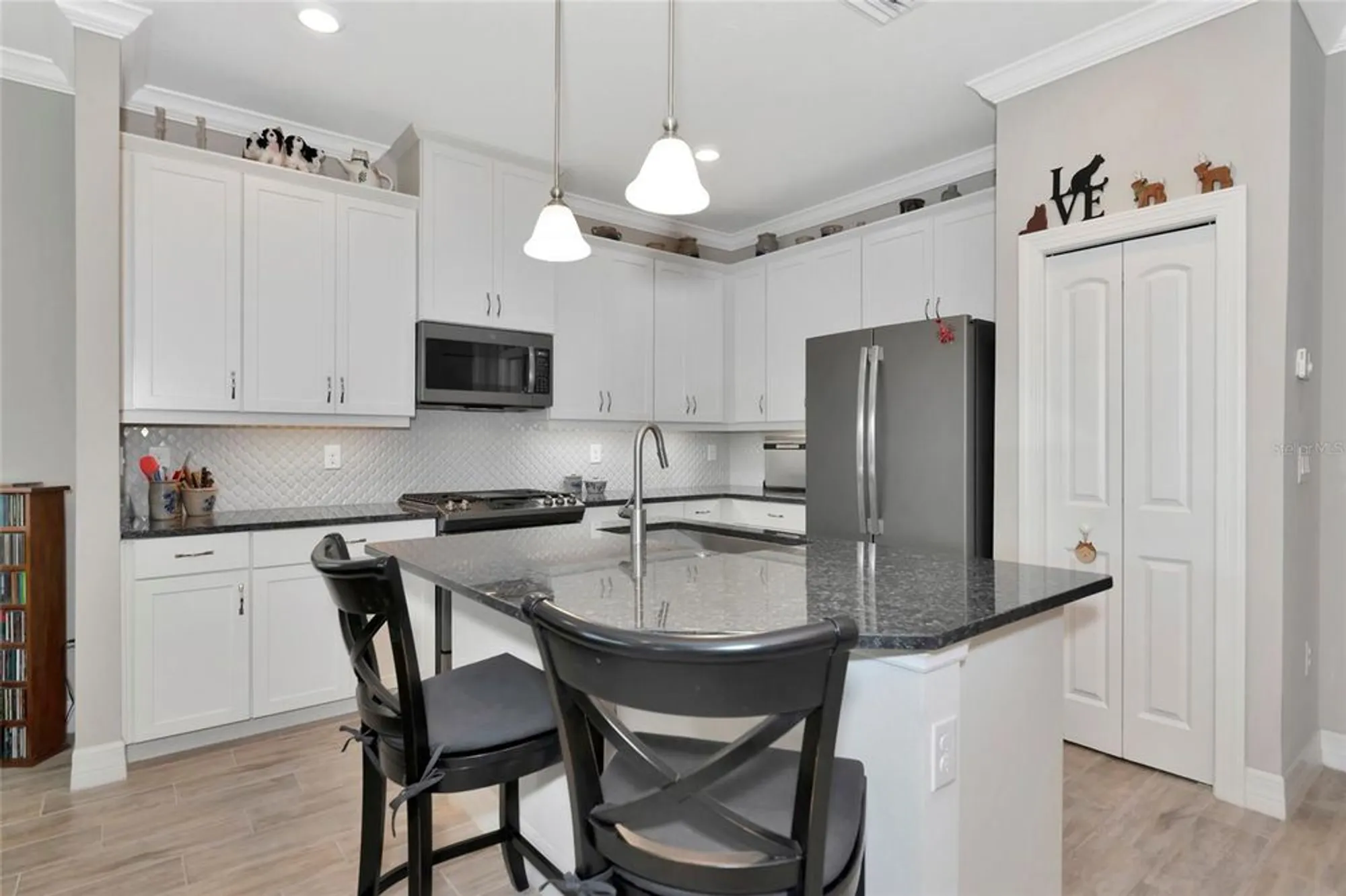 Property Slideshow image 19 of 43 | 6907 costa bella dr, Bradenton, FL, 34209