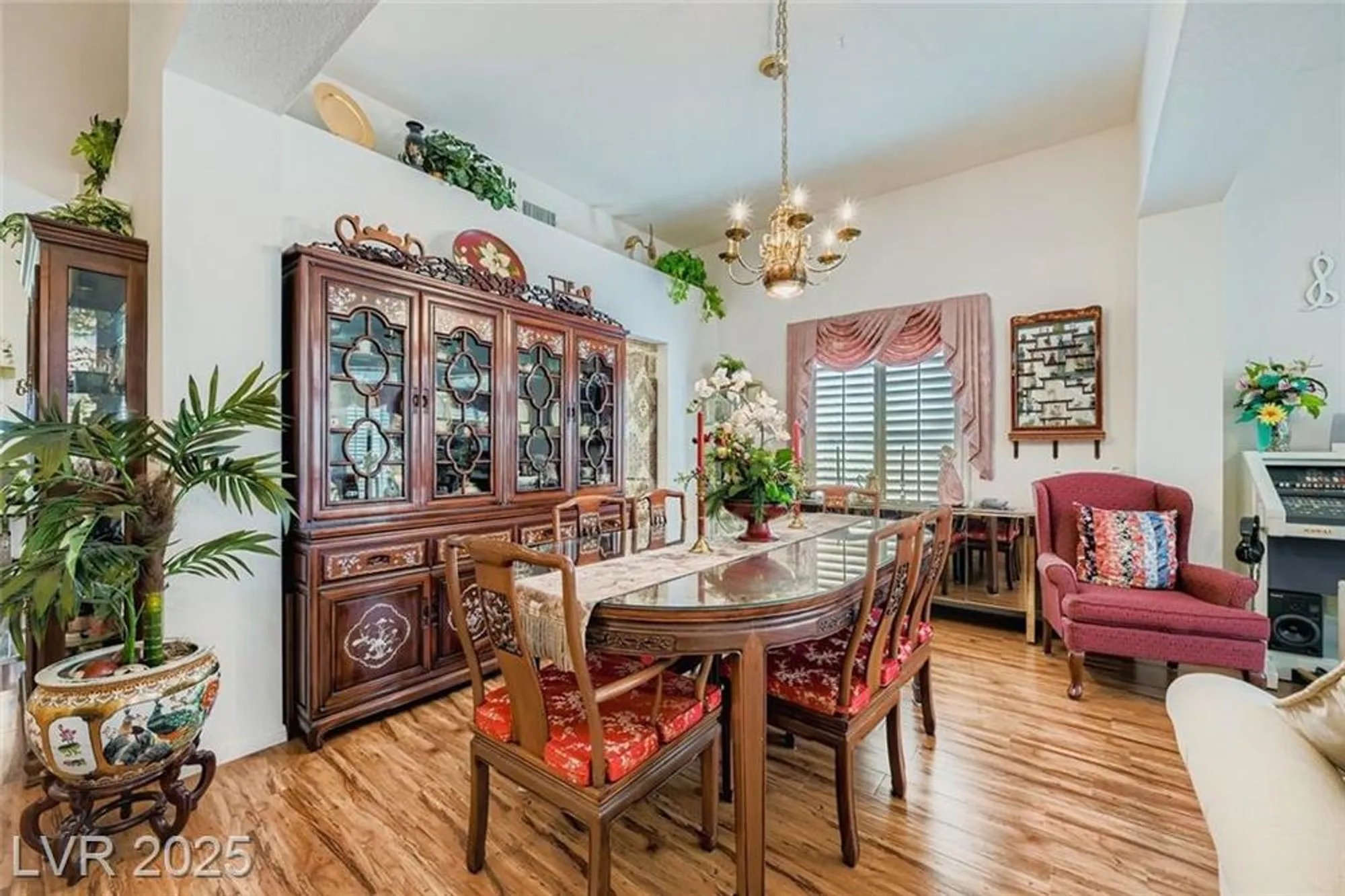 Property Slideshow image 5 of 49 | 5245 roca ln, Las Vegas, NV, 89130