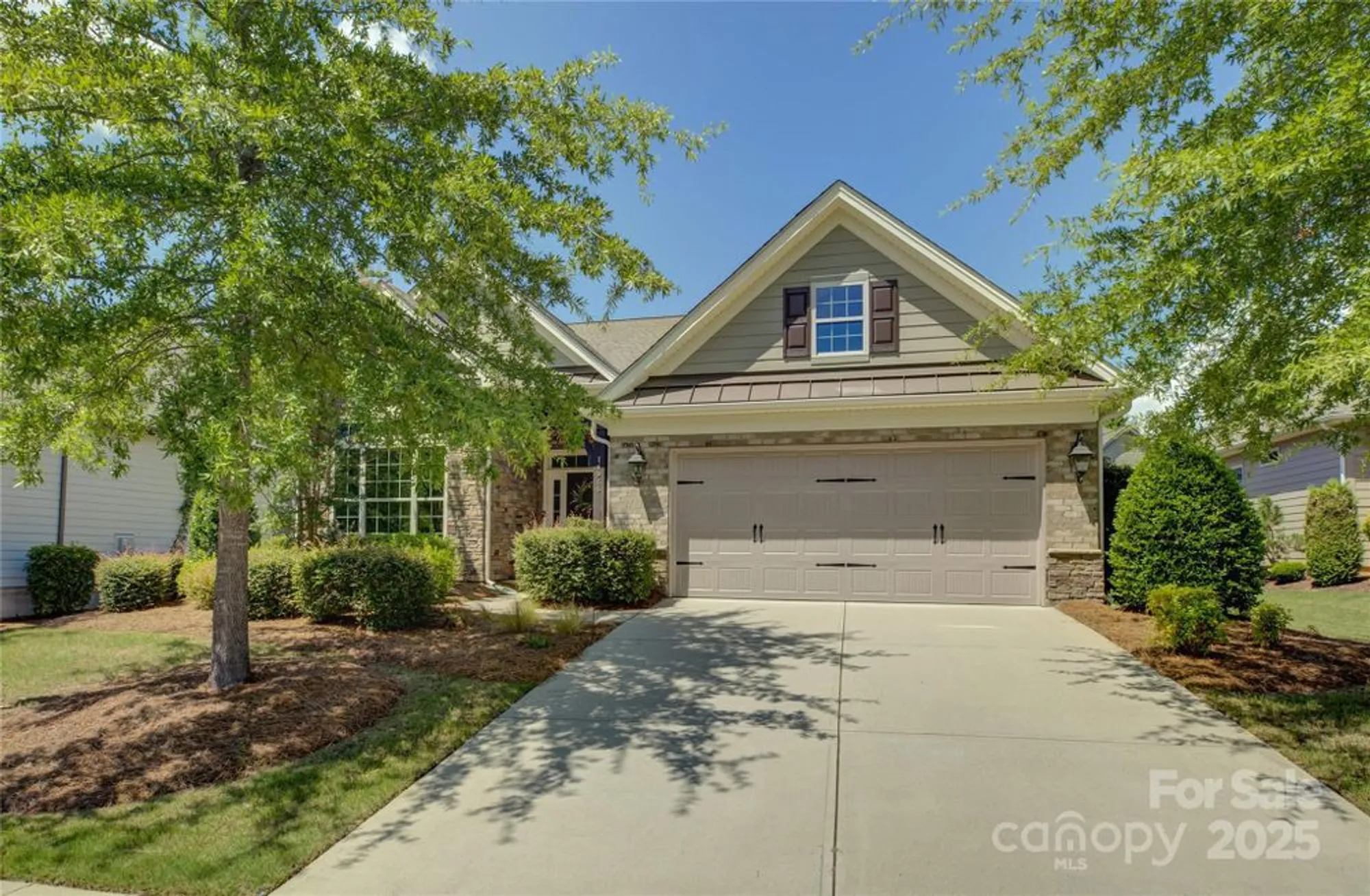 Property Slideshow image 4 of 48 | 14916 creeks edge dr, Charlotte, NC, 28278