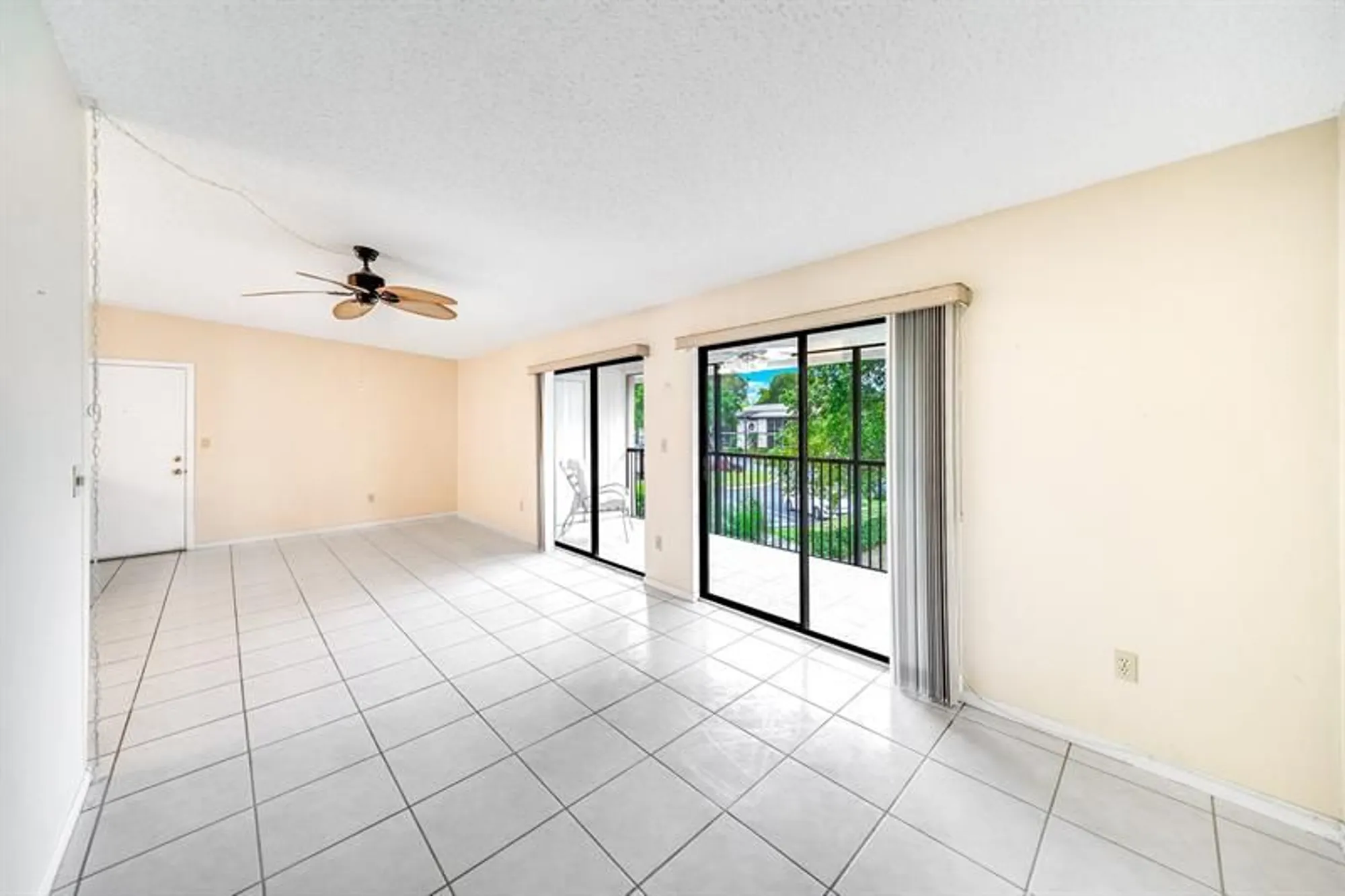 Property Slideshow image 7 of 30 | 9933 n belfort cir 201, Tamarac, FL, 33321