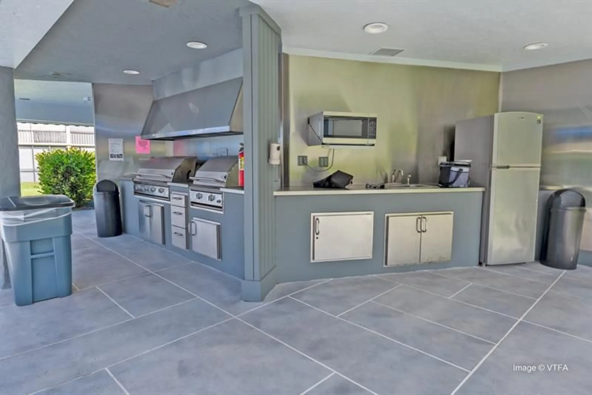 Property Slideshow image 38 of 51 | 9511 n hollybrook lake dr 207, Pembroke Pines, FL, 33025