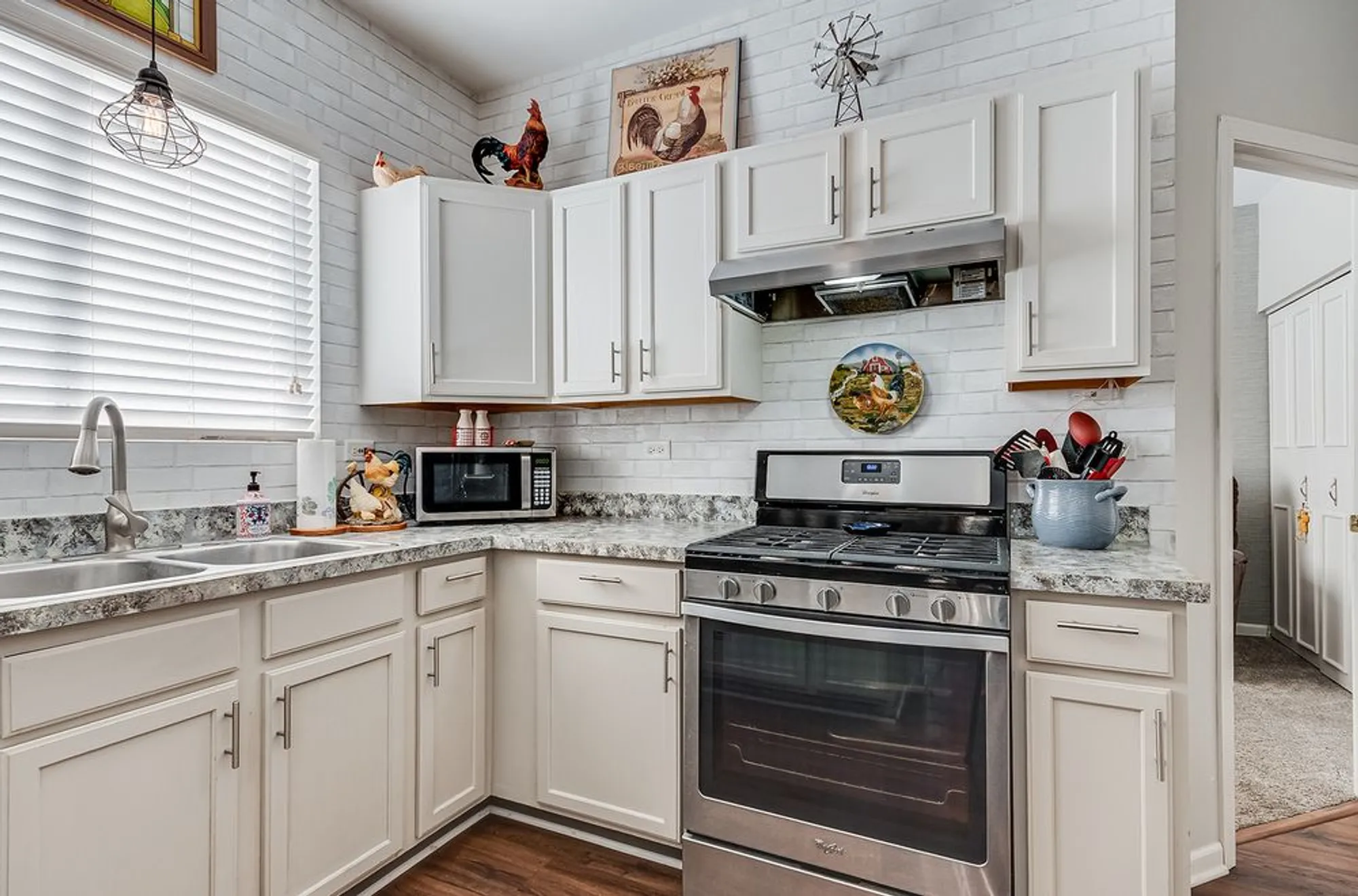 Property Slideshow image 9 of 21 | 2525 park ridge ct # 2525, Crest Hill, IL, 60403