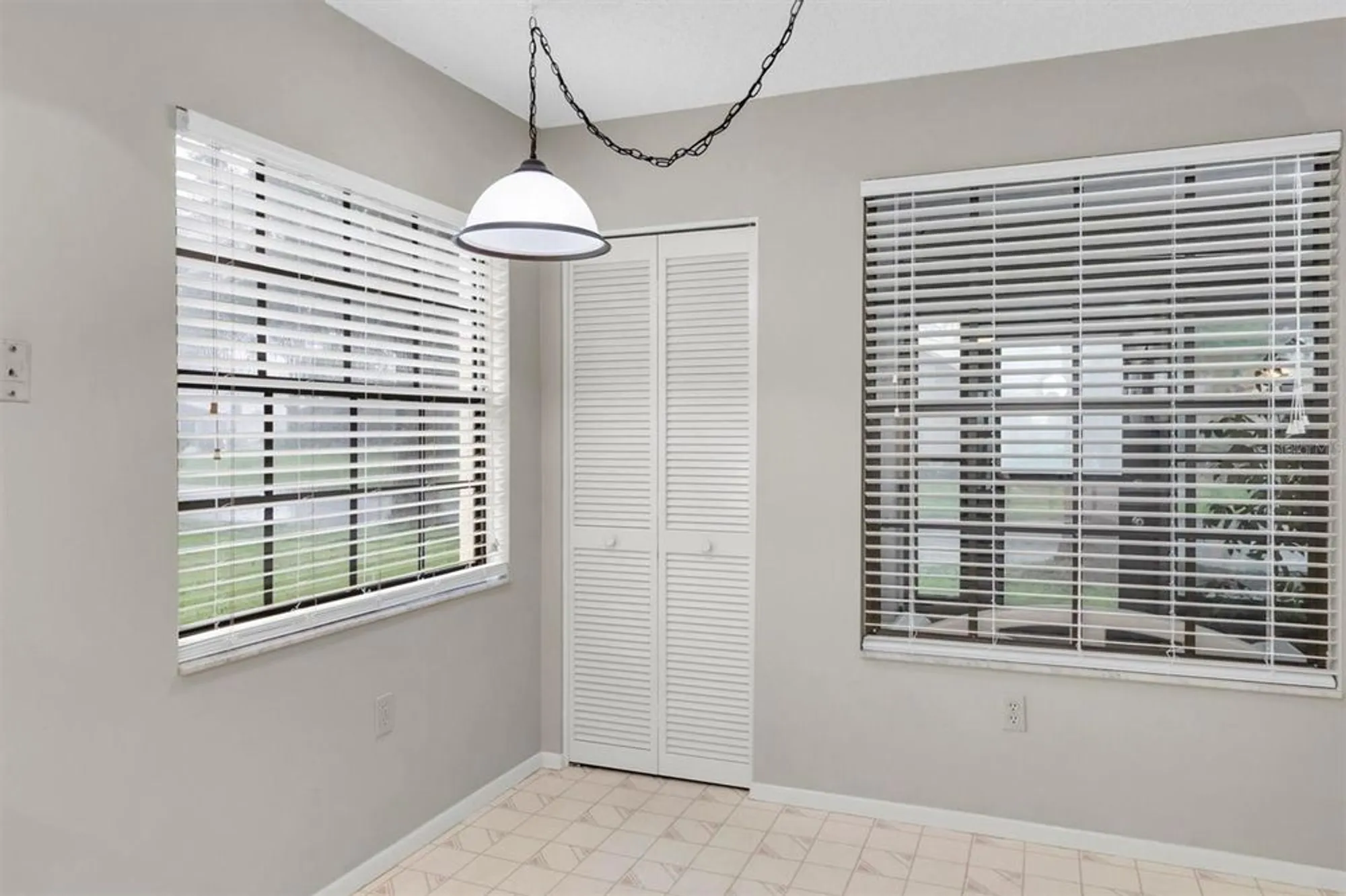 Property Slideshow image 10 of 54 | 9444 rockbridge cir, New Port Richey, FL, 34655