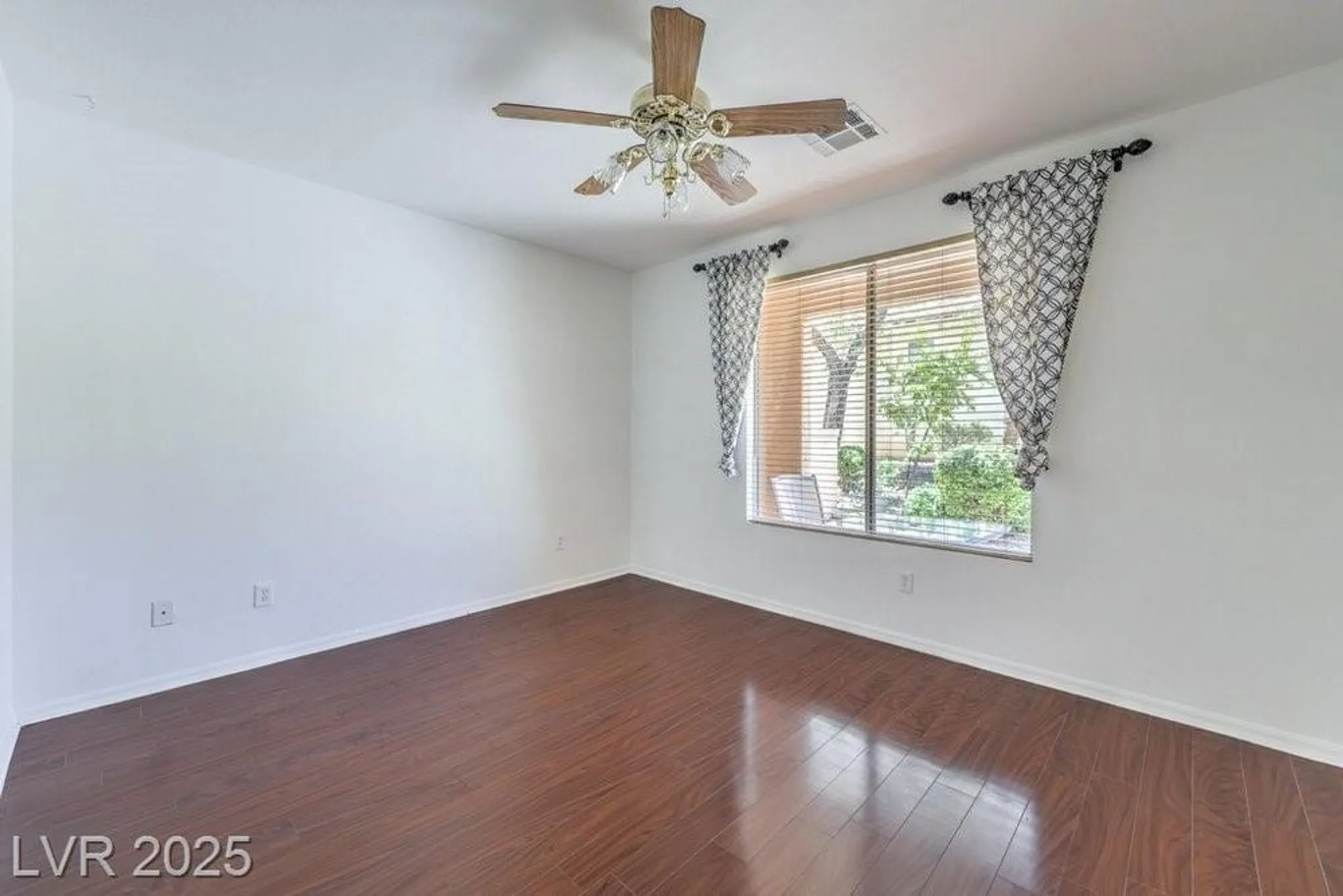 Property Slideshow image 16 of 32 | 5389 progresso st, Las Vegas, NV, 89135