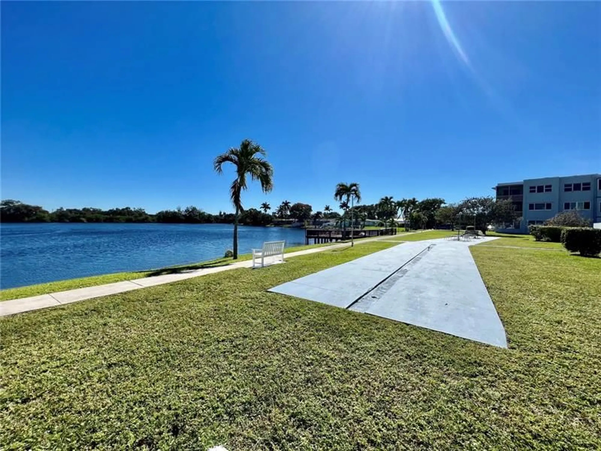 Property Slideshow image 31 of 49 | 2300 park ln 311, Hollywood, FL, 33021