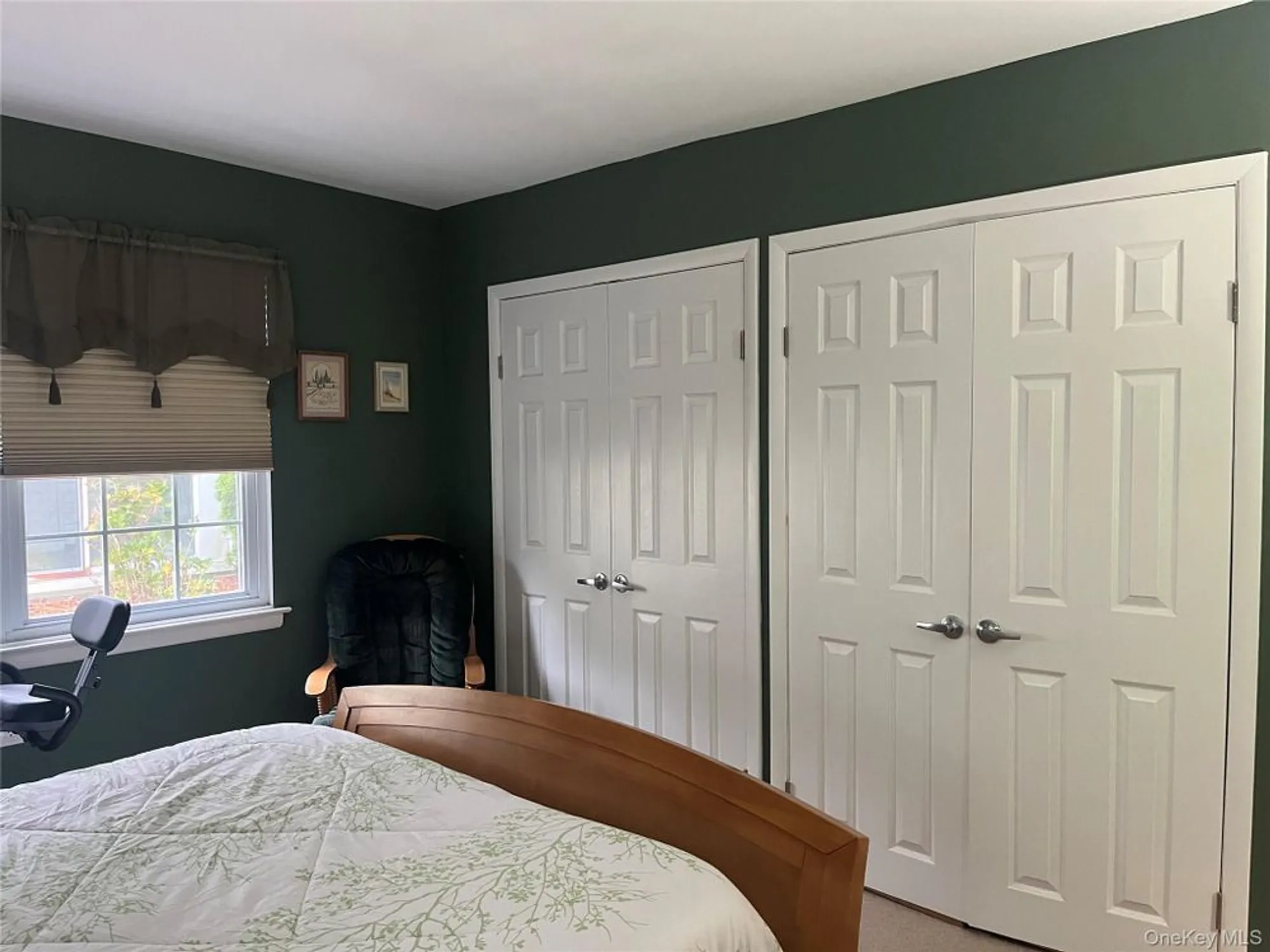 Property Slideshow image 12 of 30 | 194 canterbury dr, Ridge, NY, 11961