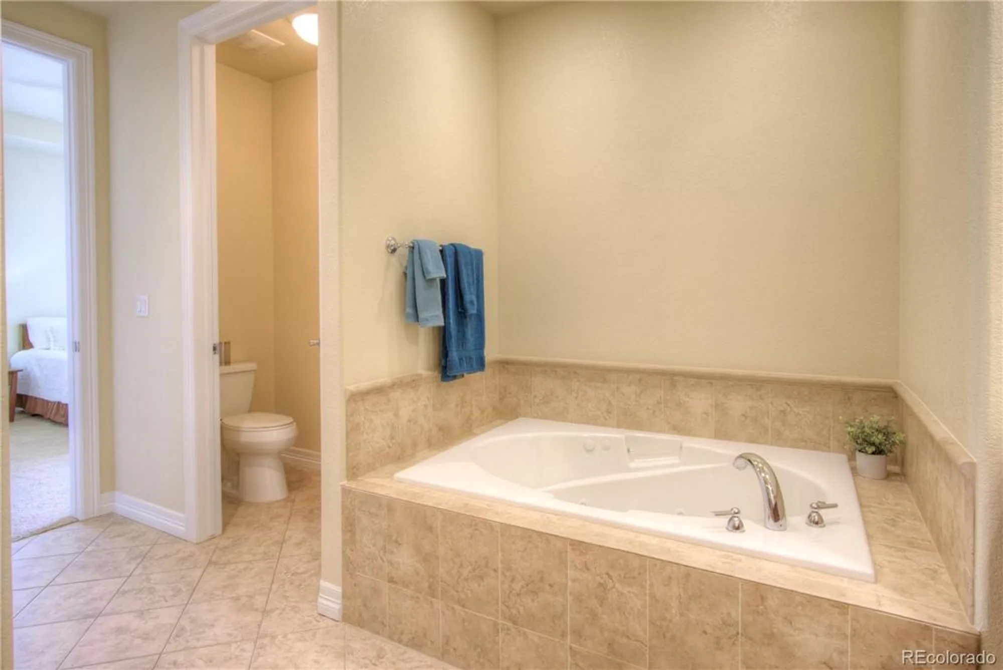 Property Slideshow image 24 of 49 | 8594 w quarto ave, Littleton, CO, 80128