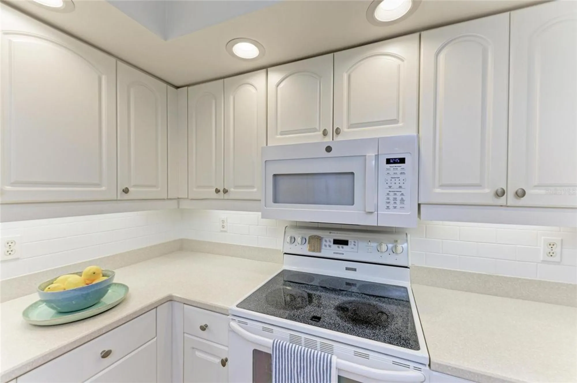 Property Slideshow image 8 of 45 | 1247 edgewater cir # 1247, Bradenton, FL, 34209