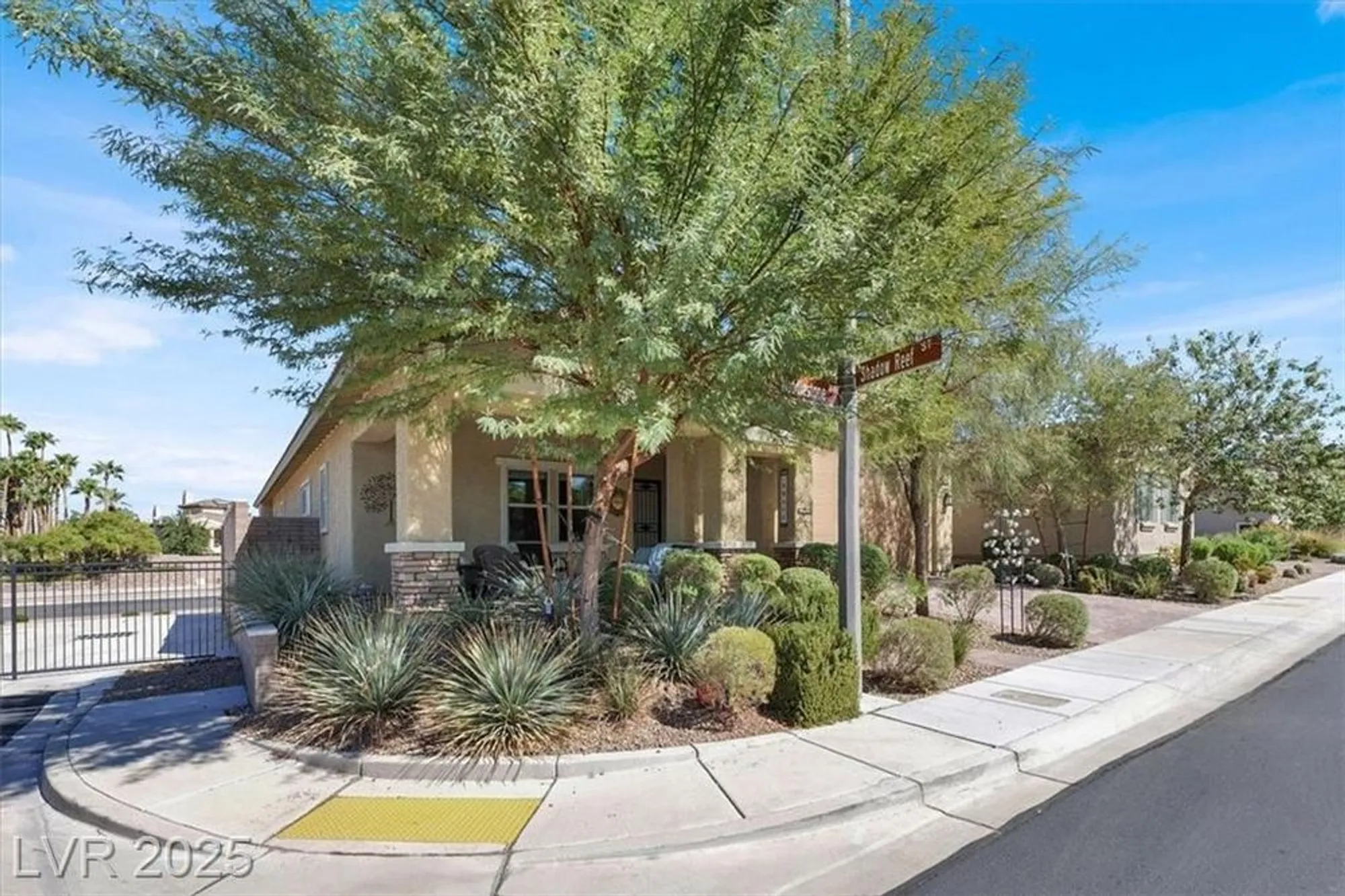 Property Slideshow image 3 of 48 | 400 middlestone ave, Henderson, NV, 89011