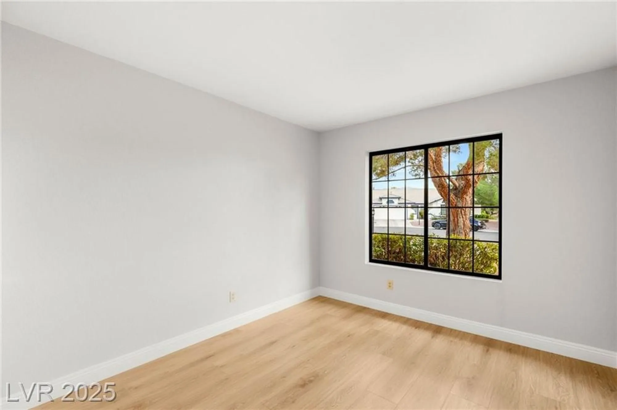Property Slideshow image 25 of 40 | 5605 bay shore cir, Las Vegas, NV, 89130