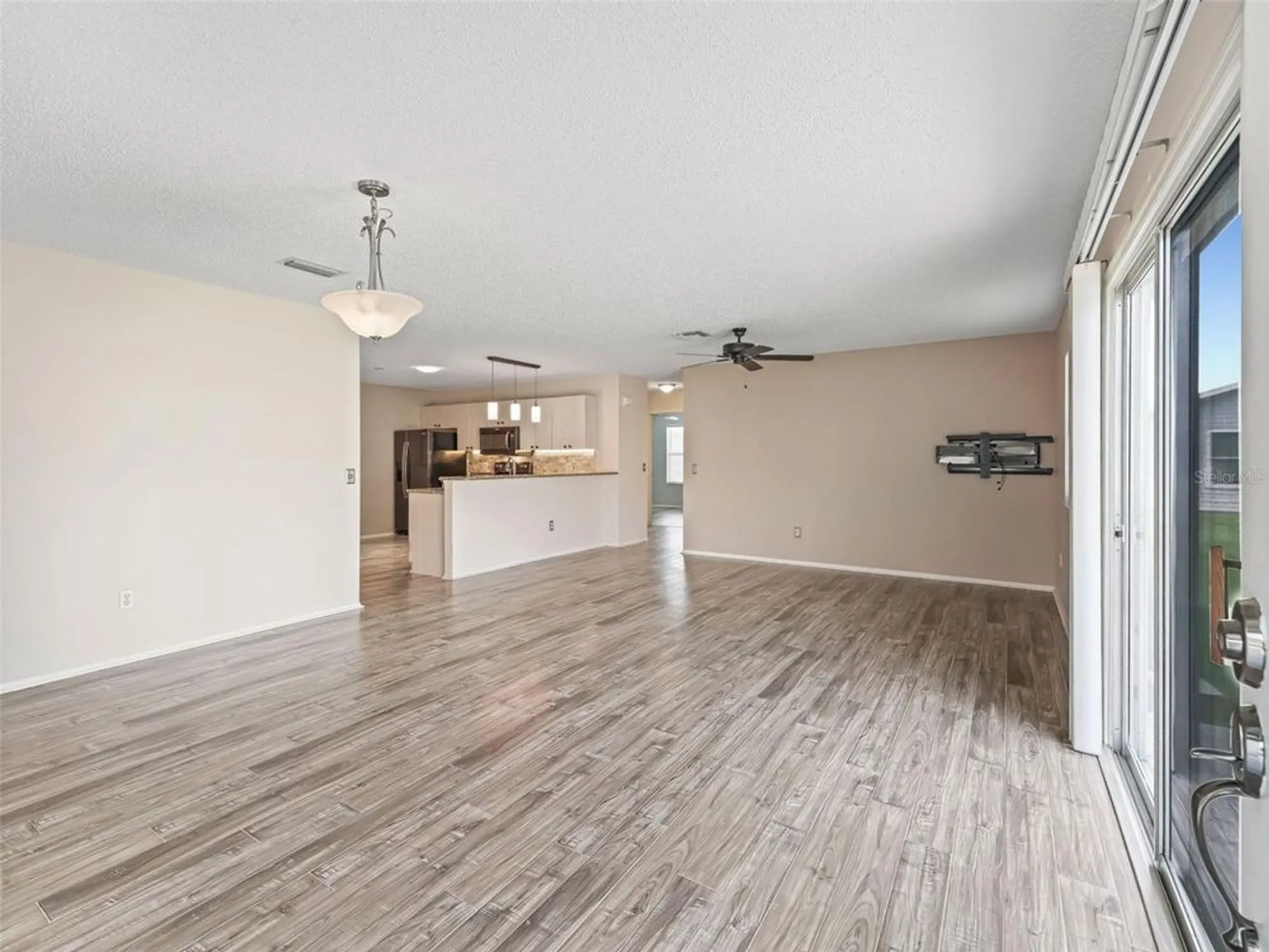 Property Slideshow image 7 of 25 | 220 estrada pl, The Villages, FL, 32159