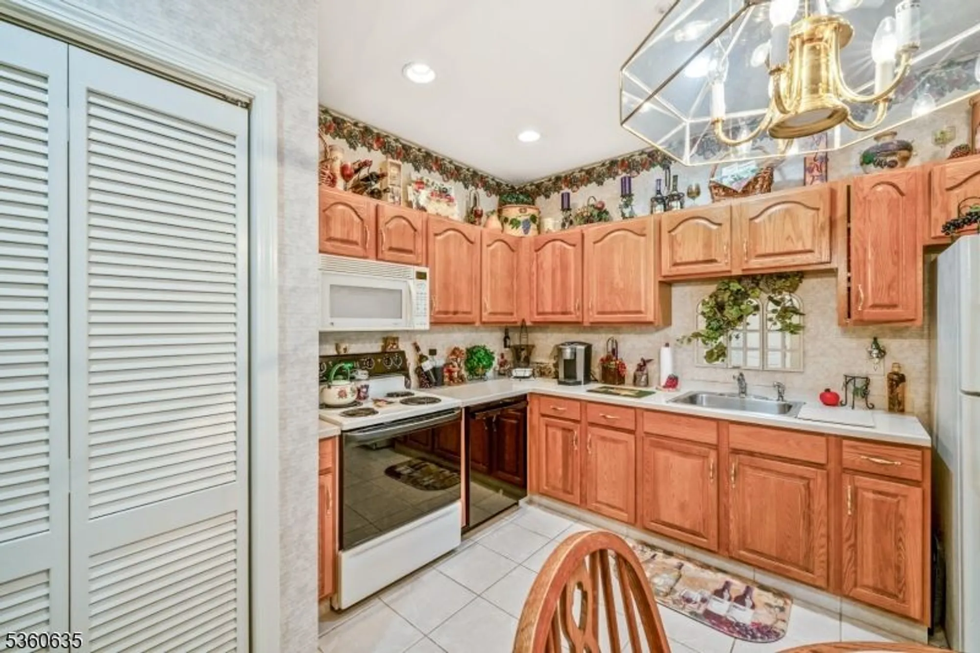 Property Slideshow image 8 of 19 | 7417 richmond rd # 417, West Milford, NJ, 07480