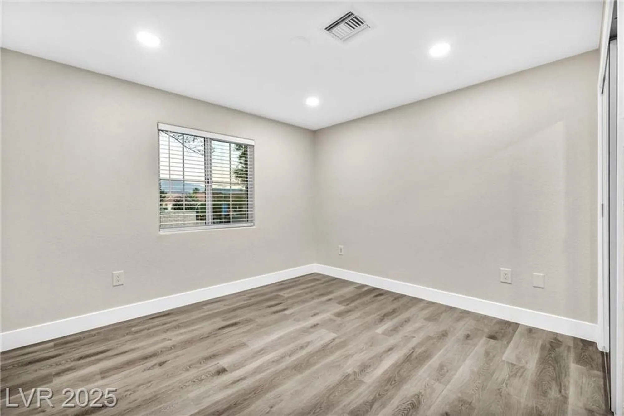 Property Slideshow image 9 of 70 | 2920 crown ridge dr, Las Vegas, NV, 89134