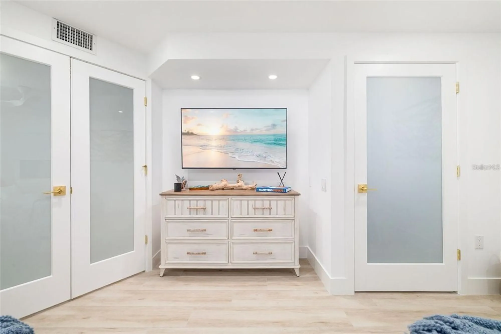 Property Slideshow image 33 of 69 | 19 whispering sands dr apt 302, Sarasota, FL, 34242