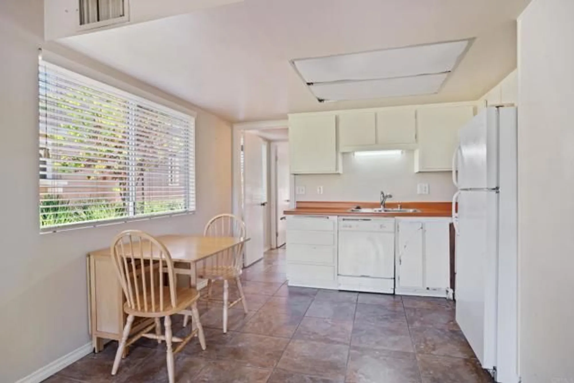Property Slideshow image 10 of 21 | 27735 mountain meadow rd unit 19, Escondido, CA, 92026