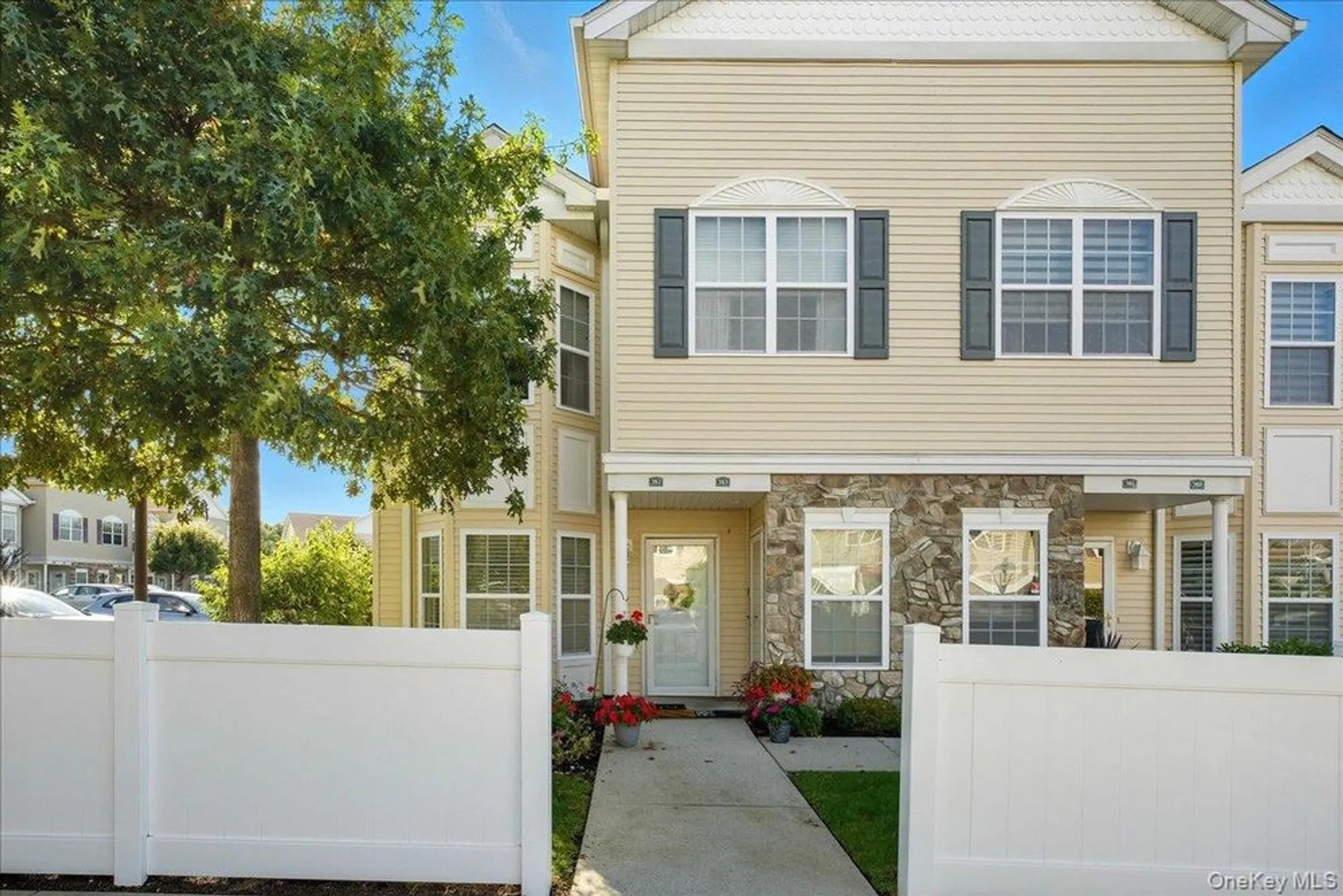 Property Slideshow image 13 of 39 | 383 summer ct, East Meadow, NY, 11554