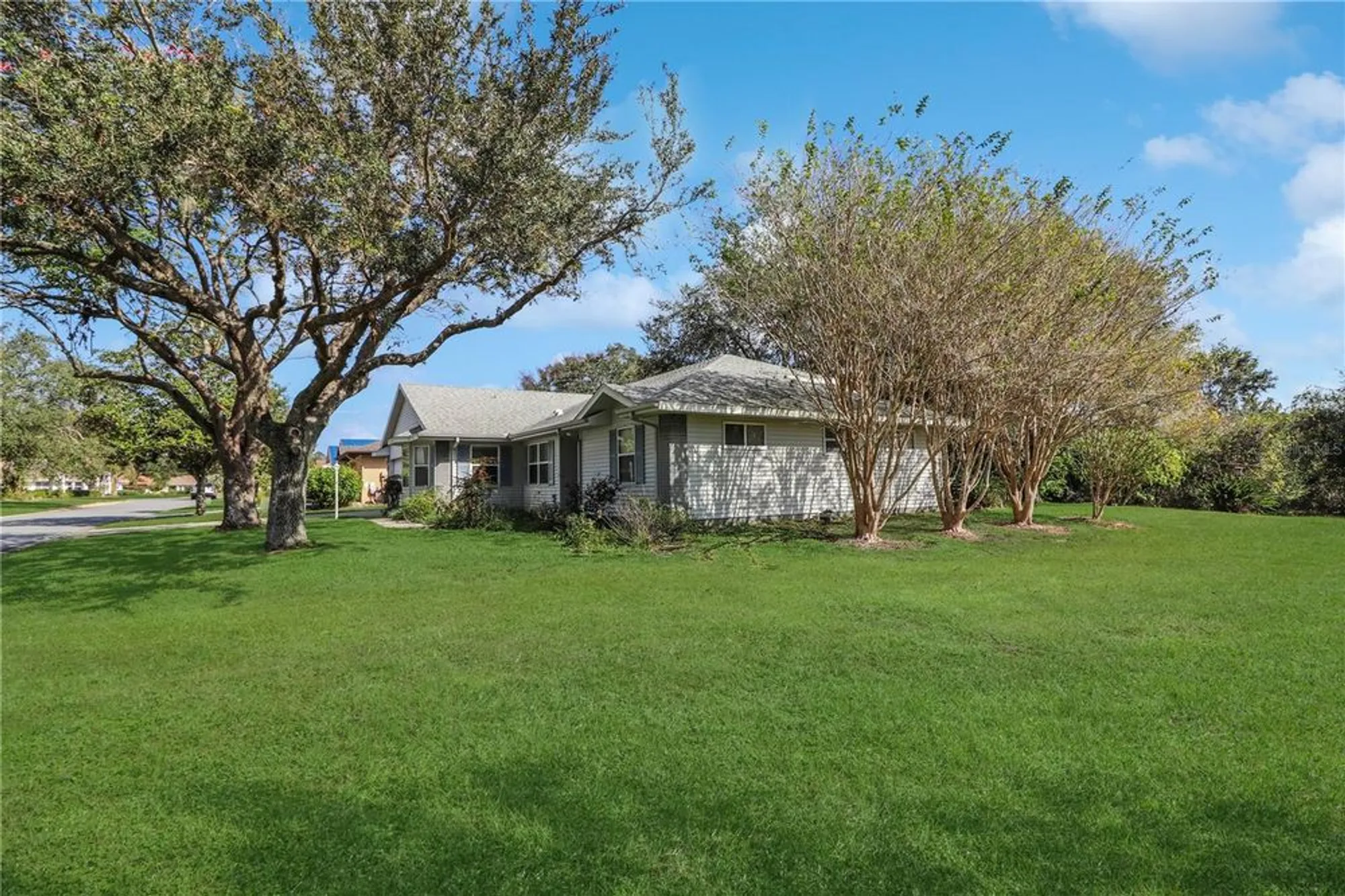 Property Slideshow image 16 of 35 | 21502 king henry ave, Leesburg, FL, 34748