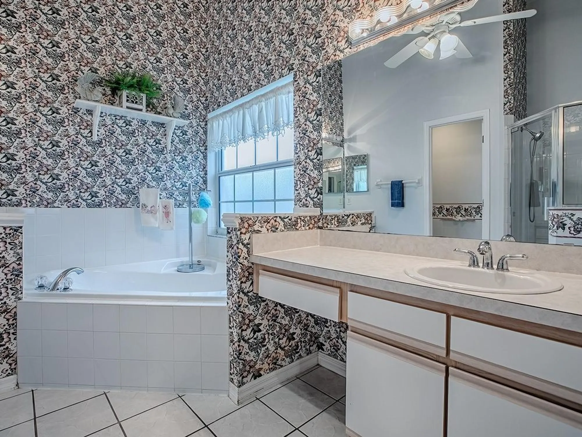 Property Slideshow image 32 of 62 | 25749 whisper oaks rd, Leesburg, FL, 34748