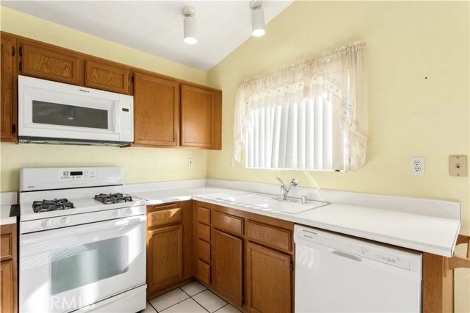 Property Slideshow image 8 of 32 | 10676 cherry hills dr, Cherry Valley, CA, 92223