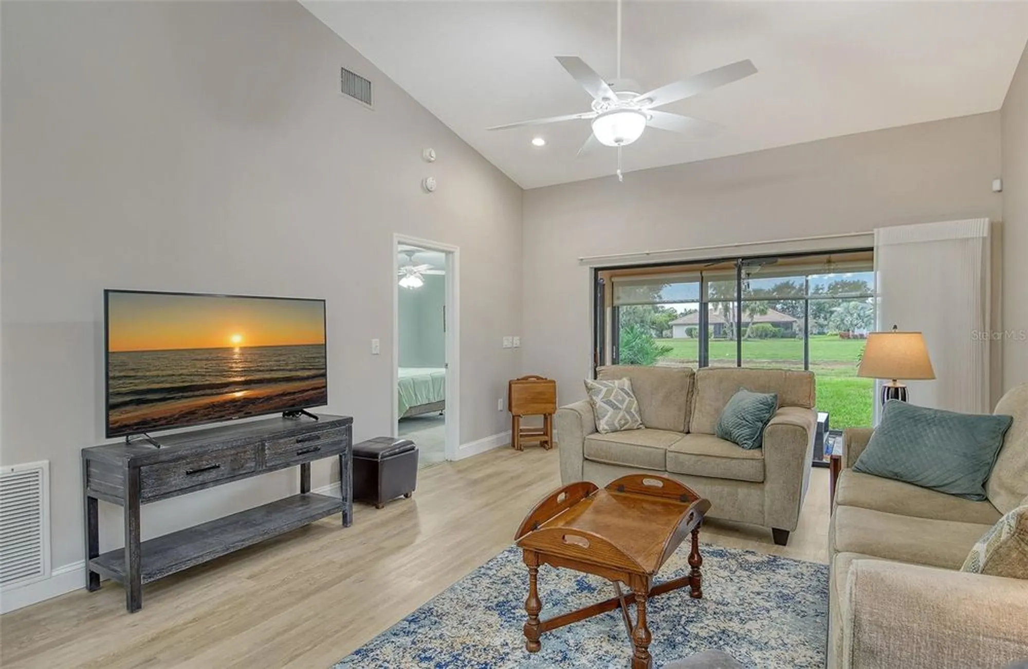 Property Slideshow image 8 of 38 | 6261 timber lake dr f6, Sarasota, FL, 34243