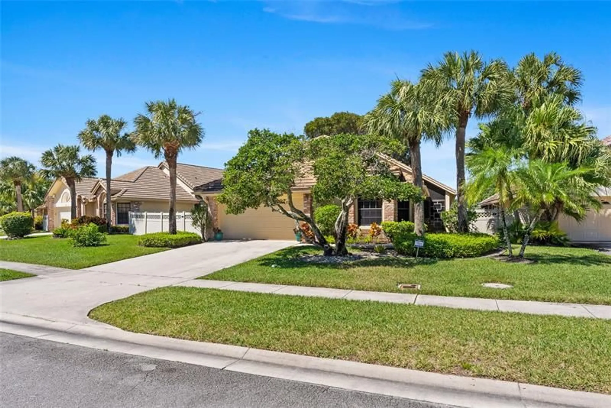 Property Slideshow image 37 of 48 | 6803 bitterbush pl, Boynton Beach, FL, 33472