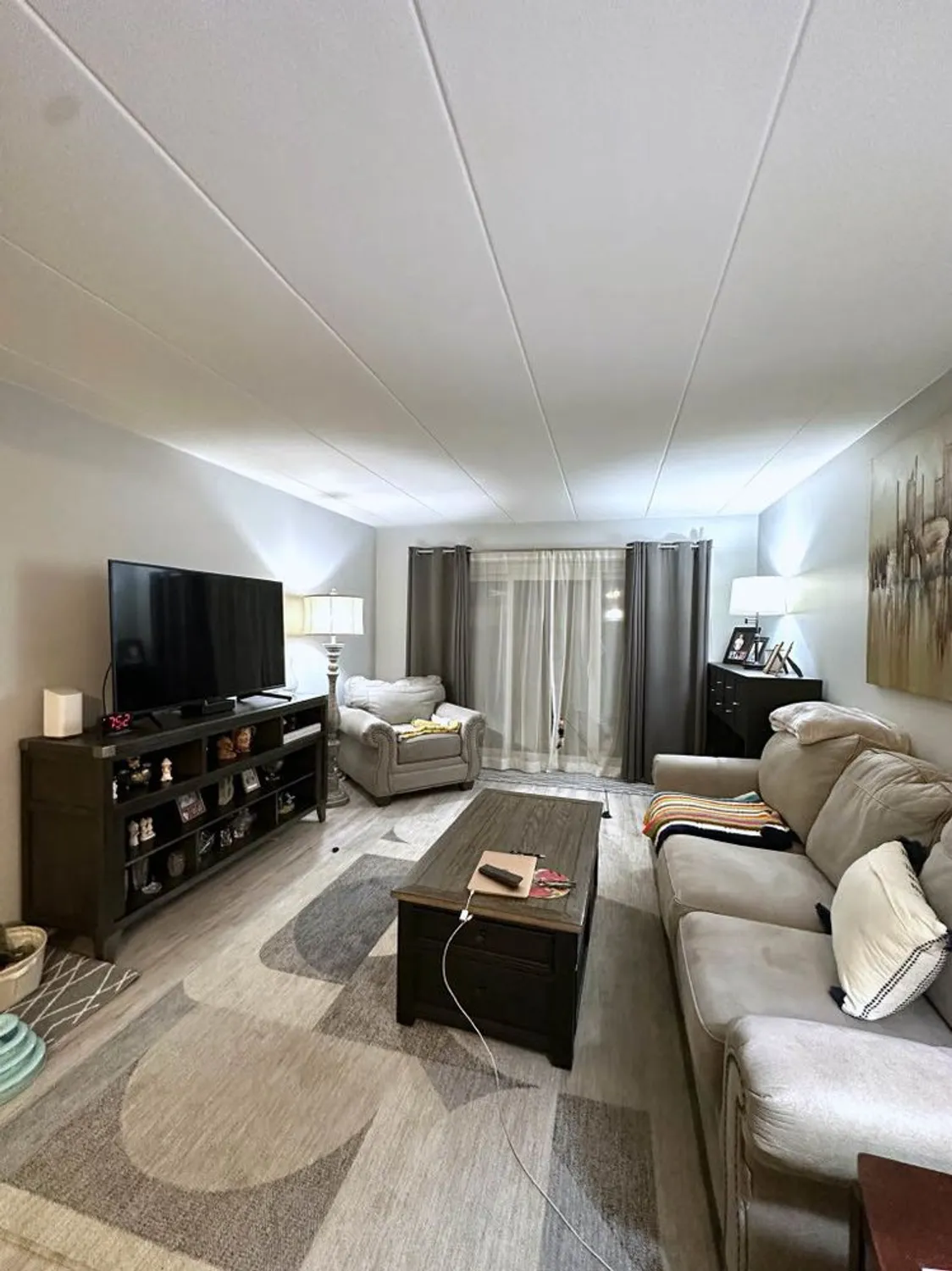 Property Slideshow image 8 of 19 | 2900 maple ave 24a, Downers Grove, IL, 60515