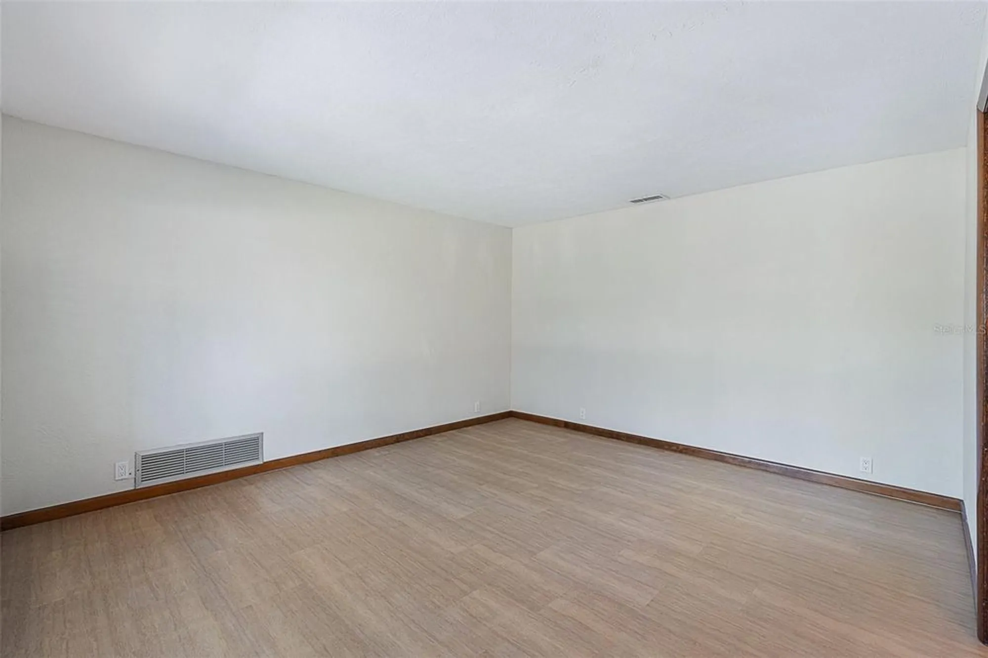 Property Slideshow image 9 of 48 | 521 pelican bay dr, Daytona Beach, FL, 32119