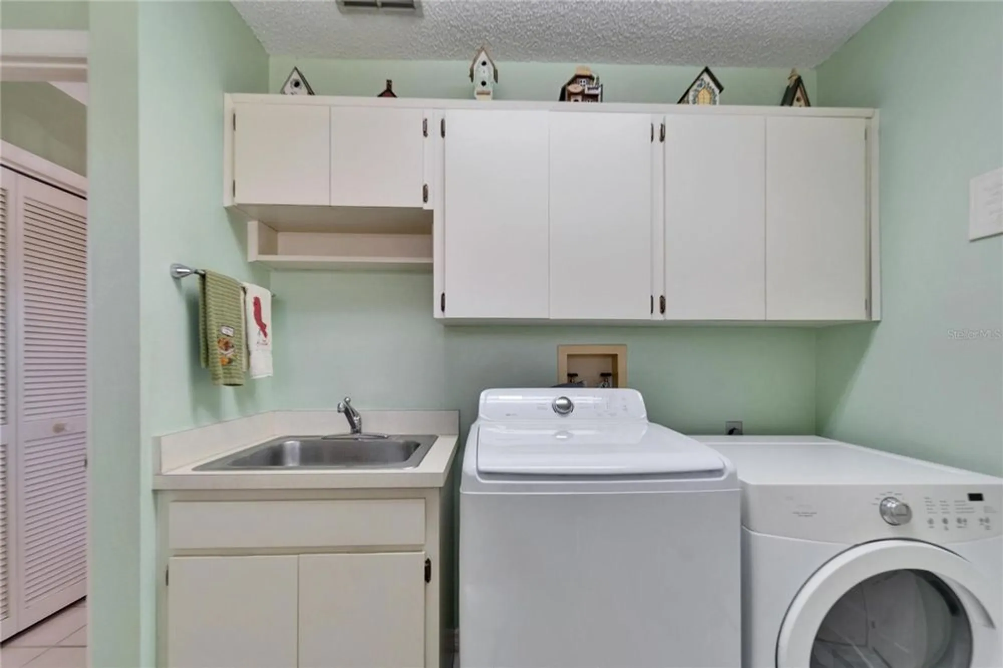 Property Slideshow image 30 of 79 | 2007 east view dr, Sun City Center, FL, 33573