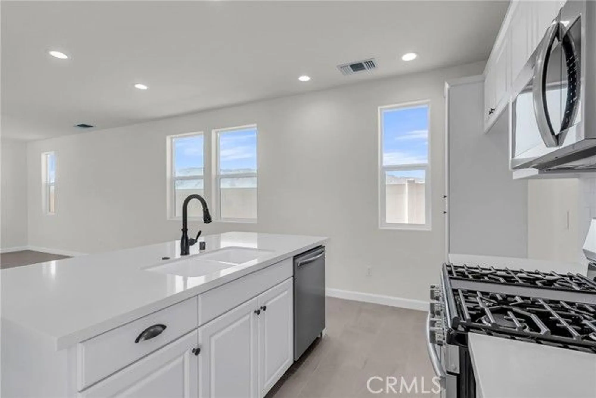 Property Slideshow image 5 of 29 | 7408 desert sky dr, Yucca Valley, CA, 92284