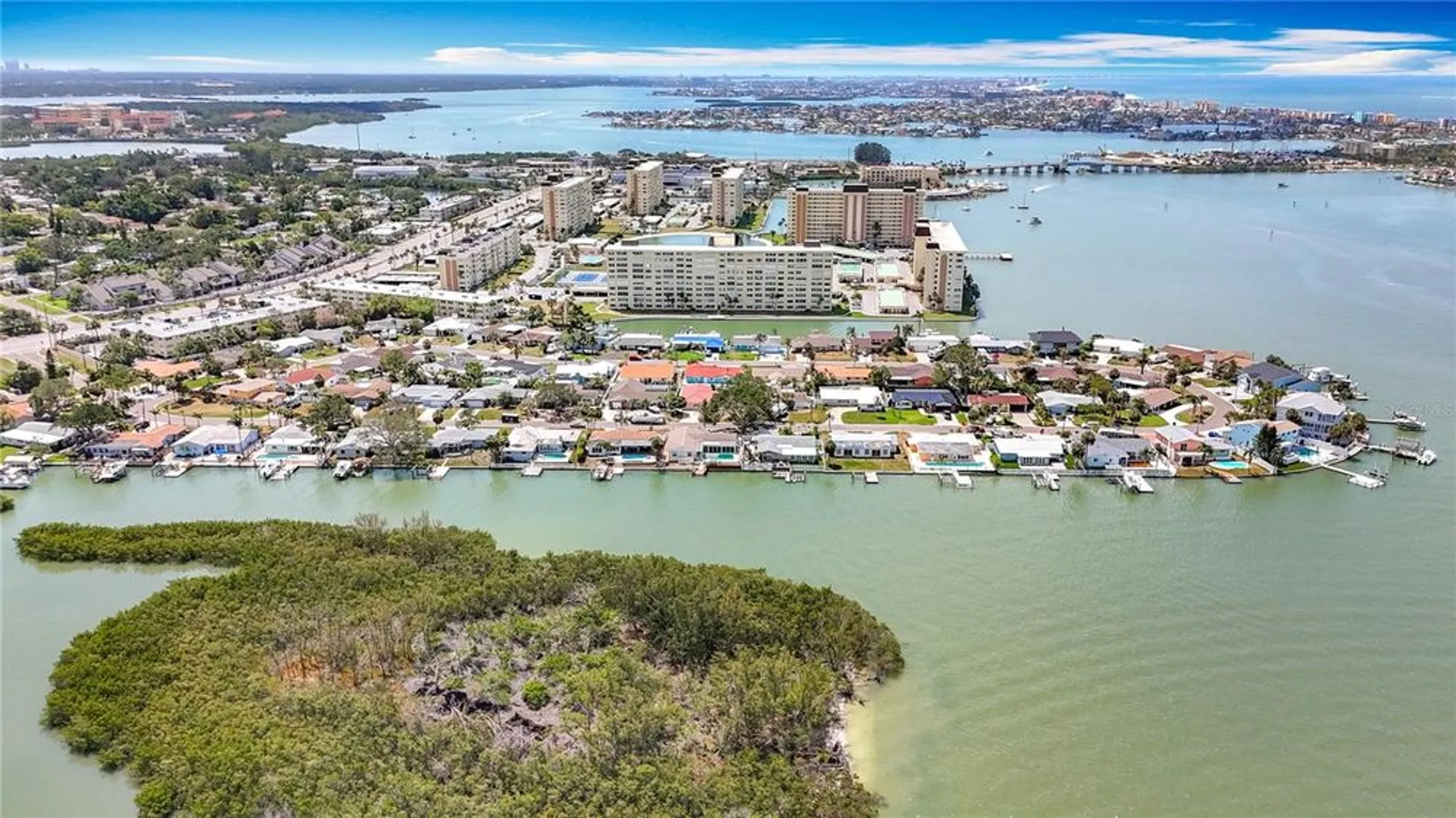 Property Slideshow image 6 of 61 | 4725 cove cir apt 908, St Petersburg, FL, 33708