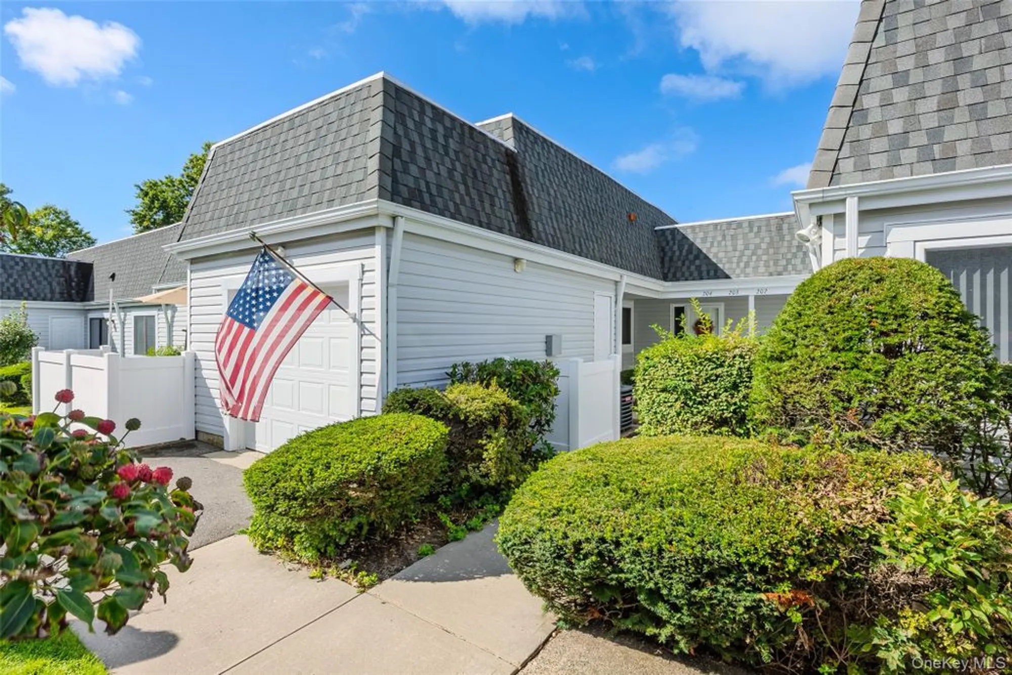 Property Slideshow image 20 of 35 | 204 bentley ct 204, Smithtown, NY, 11780