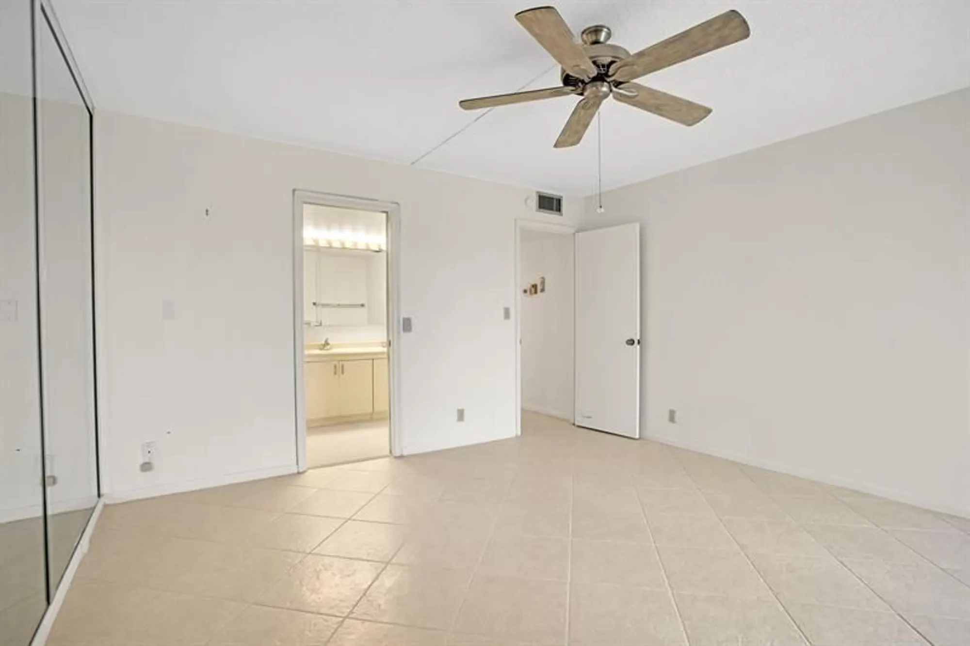 Property Slideshow image 24 of 28 | 2202 lucaya bnd d4, Coconut Creek, FL, 33066