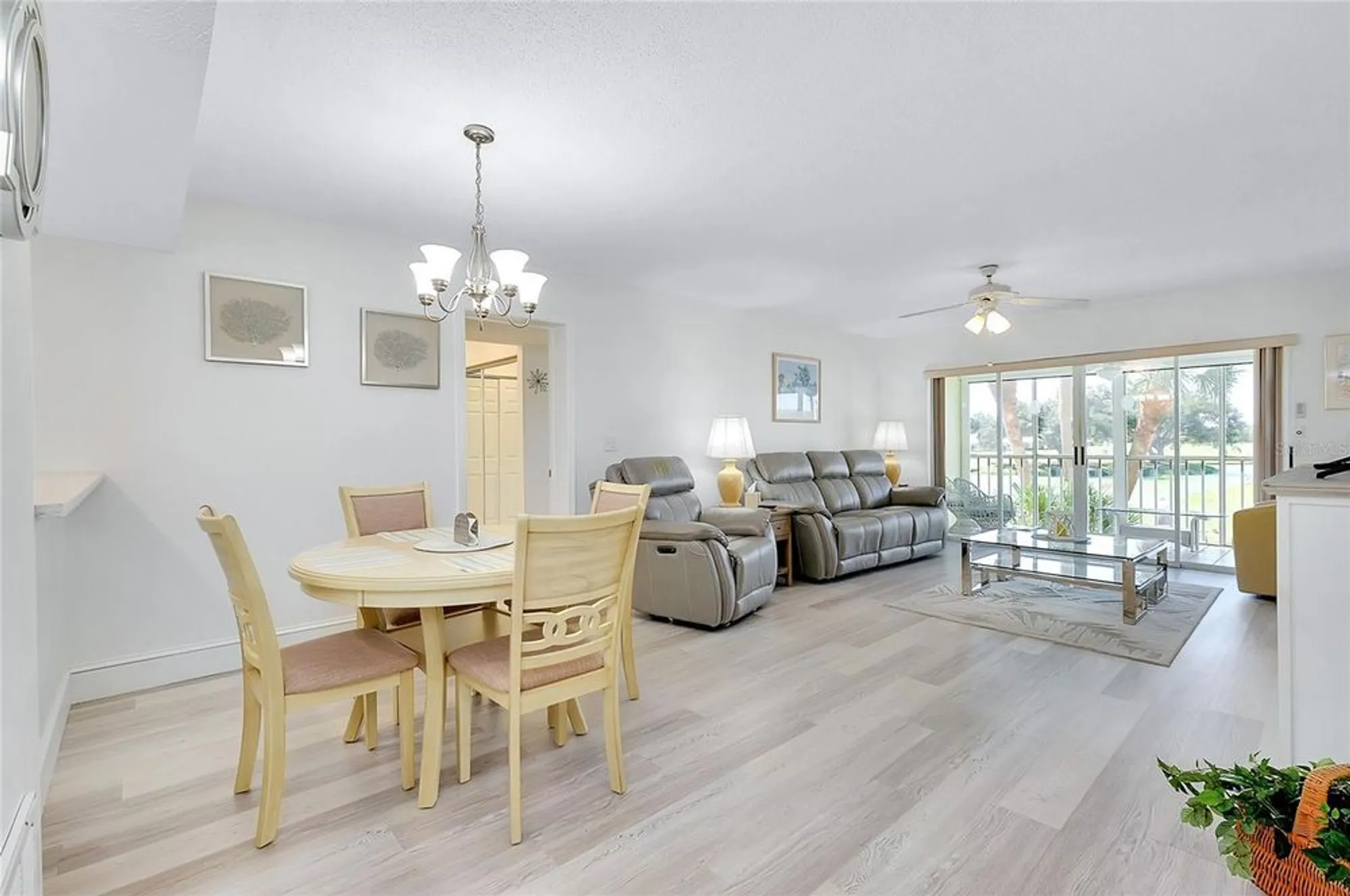 Property Slideshow image 11 of 68 | 433 cerromar ln 430, Venice, FL, 34293