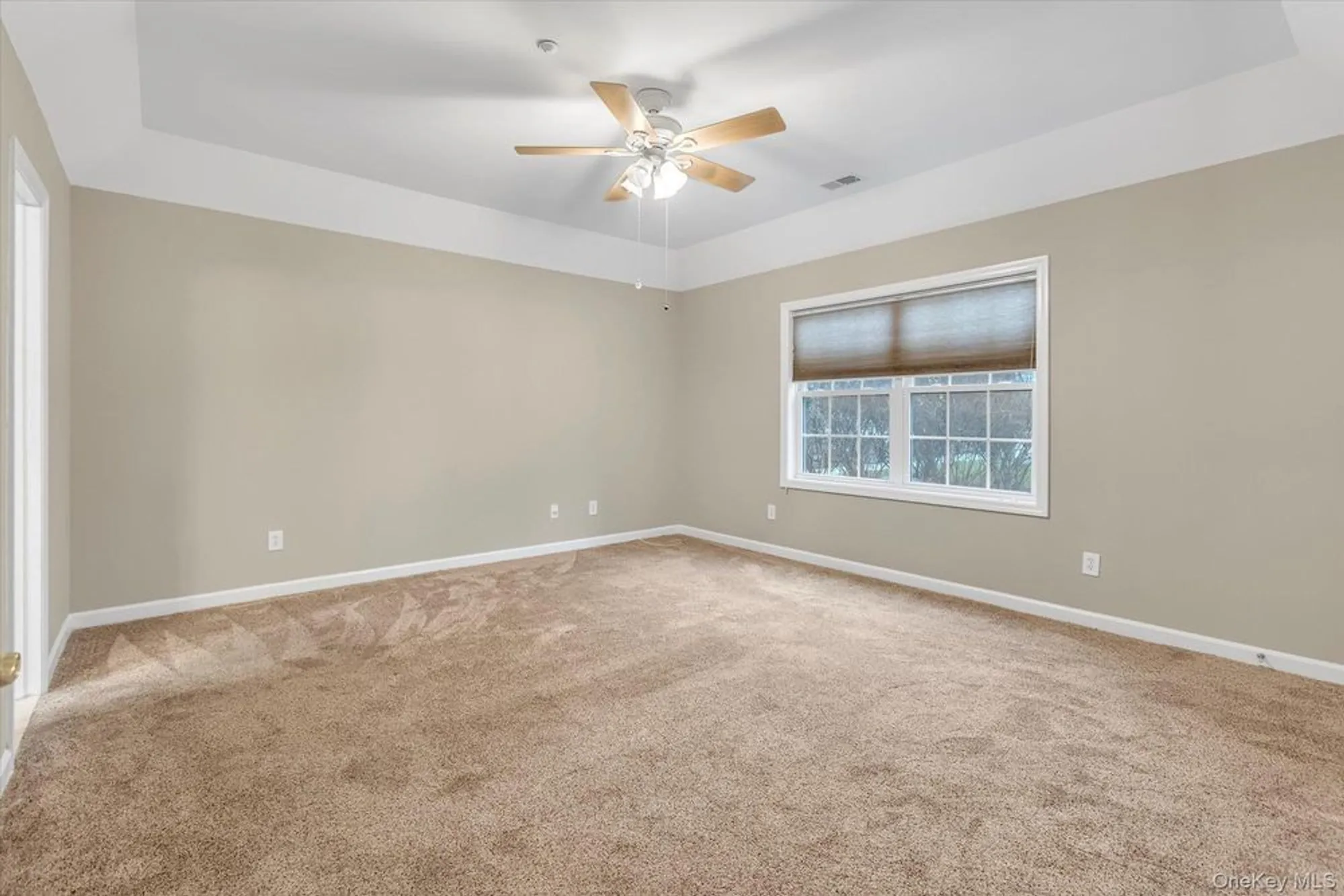 Property Slideshow image 9 of 24 | 119 autumn dr, Plainview, NY, 11803