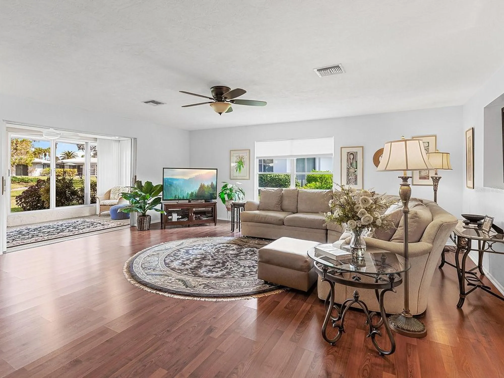 Property Slideshow image 5 of 32 | 3761 somerville dr # 1518, Sarasota, FL, 34232
