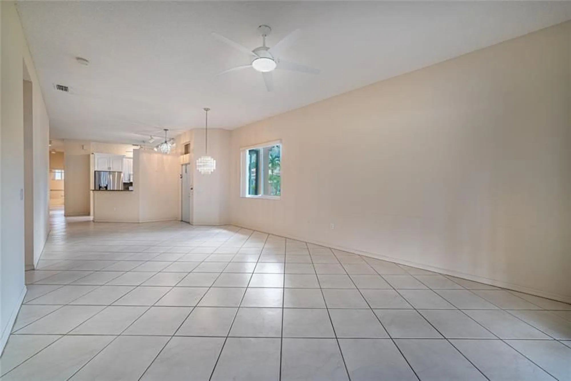 Property Slideshow image 7 of 39 | 10152 lombardy dr # 10152, Tamarac, FL, 33321
