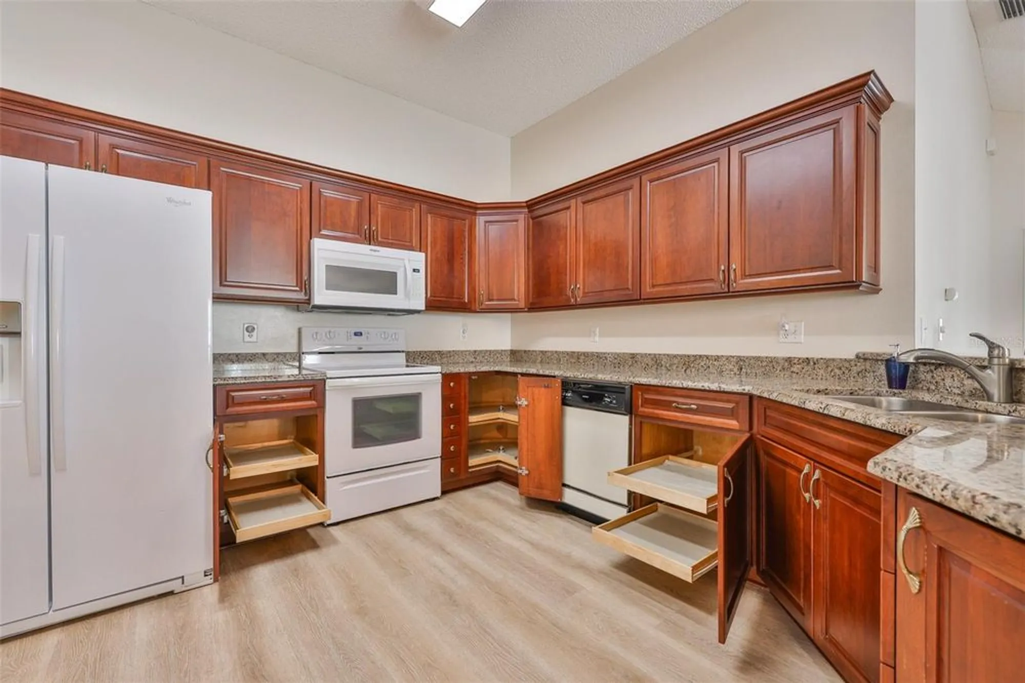 Property Slideshow image 9 of 40 | 2433 nantucket harbor loop, Sun City Center, FL, 33573