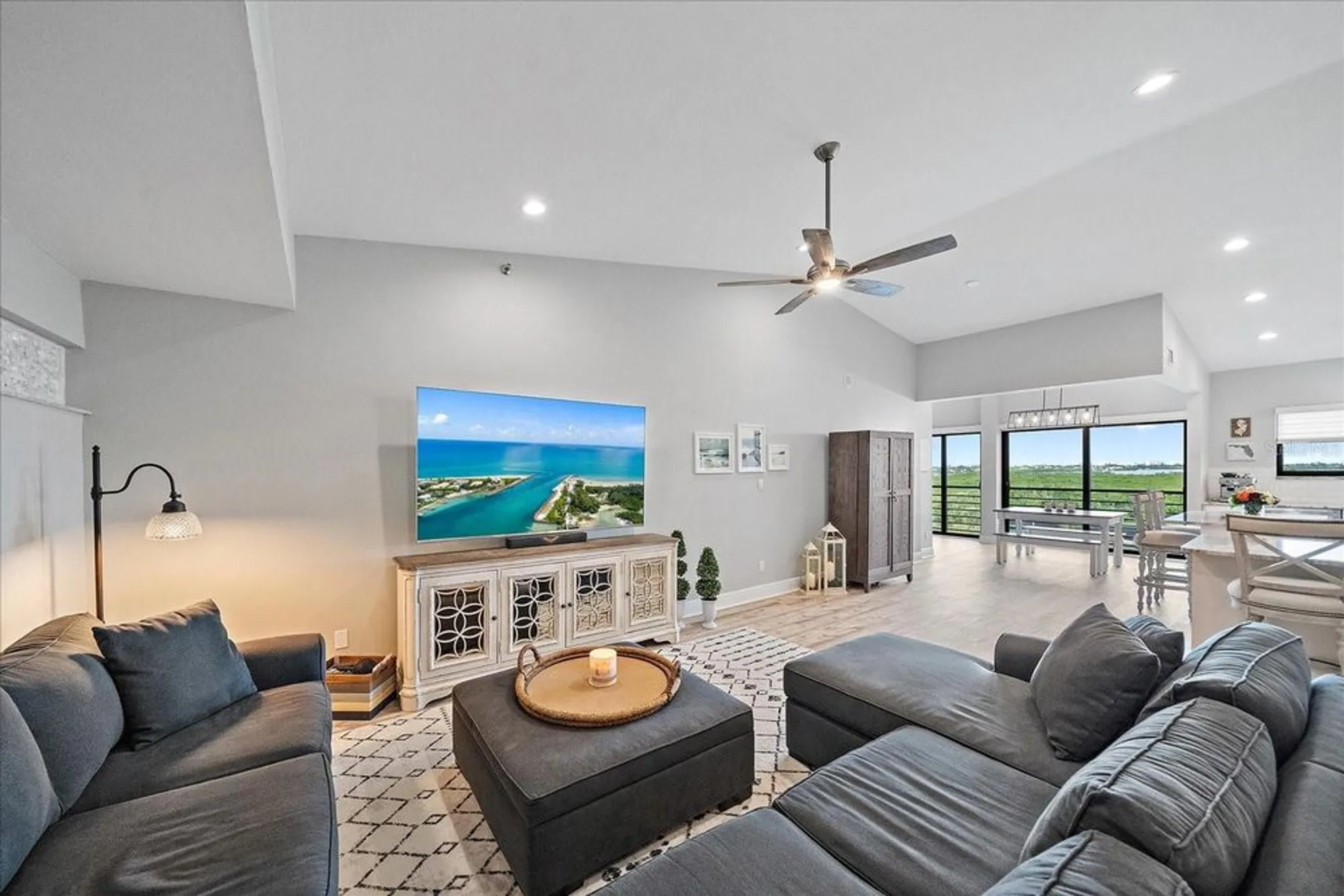 Property Slideshow image 7 of 52 | 5400 eagles point cir apt 405, Sarasota, FL, 34231