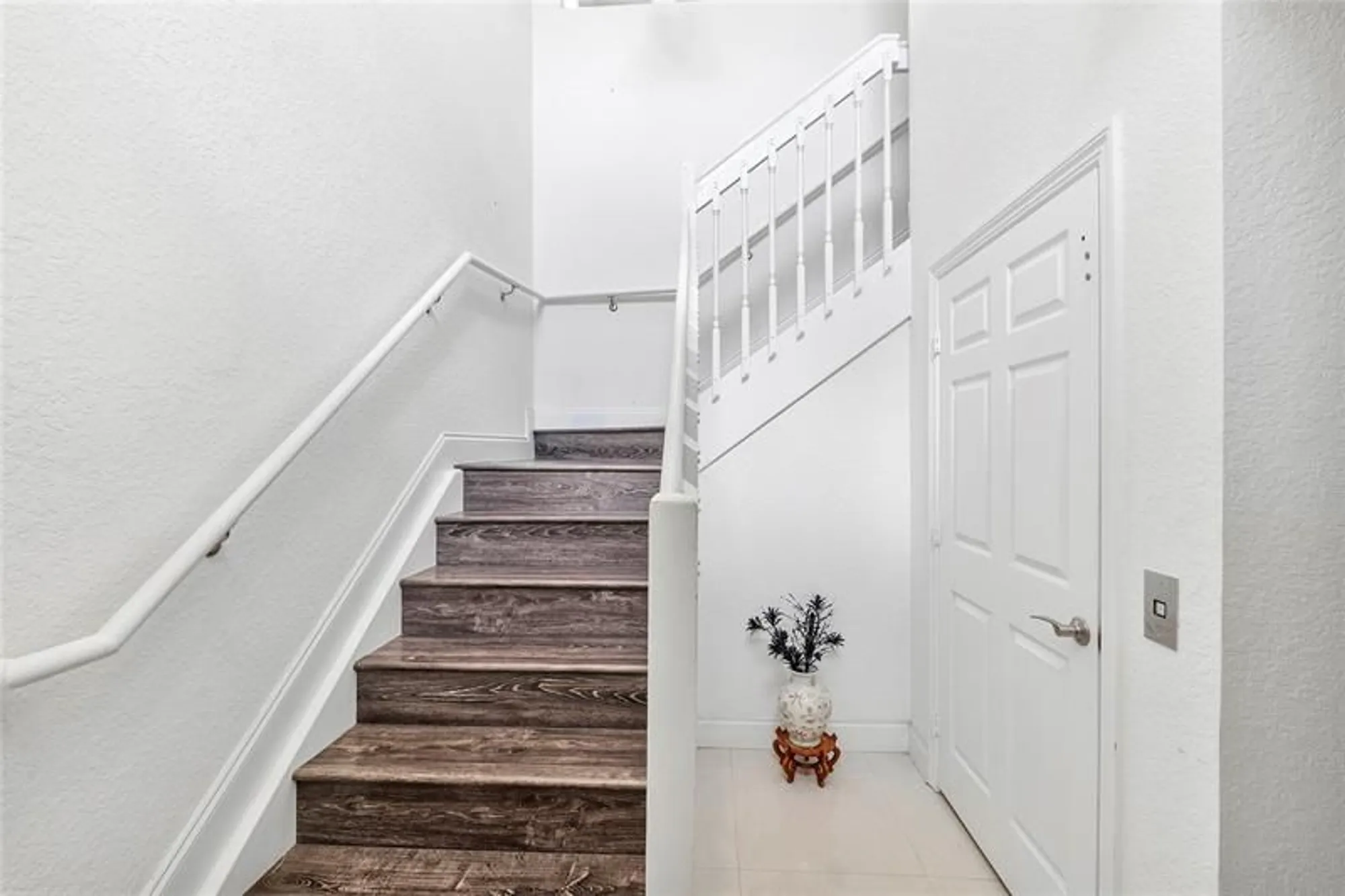 Property Slideshow image 4 of 36 | 7940 exeter cir 201, Tamarac, FL, 33321